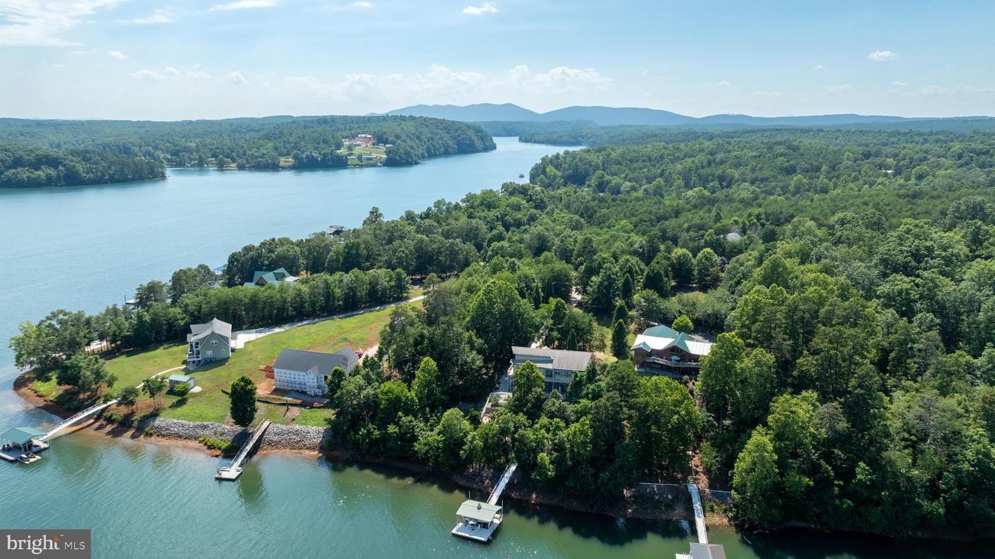 368 PENNINSULA POINT, LYNCH STATION, Virginia 24571, 4 Bedrooms Bedrooms, ,3 BathroomsBathrooms,Residential,For sale,368 PENNINSULA POINT,VACP2000092 MLS # VACP2000092