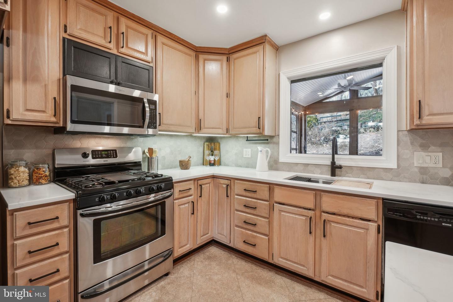 2924 S GRANT ST, ARLINGTON, Virginia 22202, 4 Bedrooms Bedrooms, ,2 BathroomsBathrooms,Residential,For sale,2924 S GRANT ST,VAAR2060448 MLS # VAAR2060448