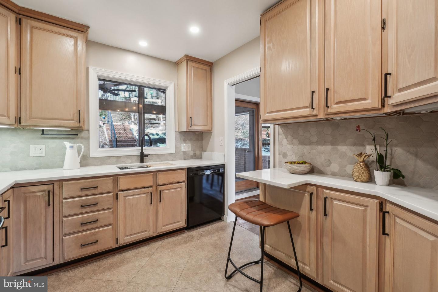 2924 S GRANT ST, ARLINGTON, Virginia 22202, 4 Bedrooms Bedrooms, ,2 BathroomsBathrooms,Residential,For sale,2924 S GRANT ST,VAAR2060448 MLS # VAAR2060448