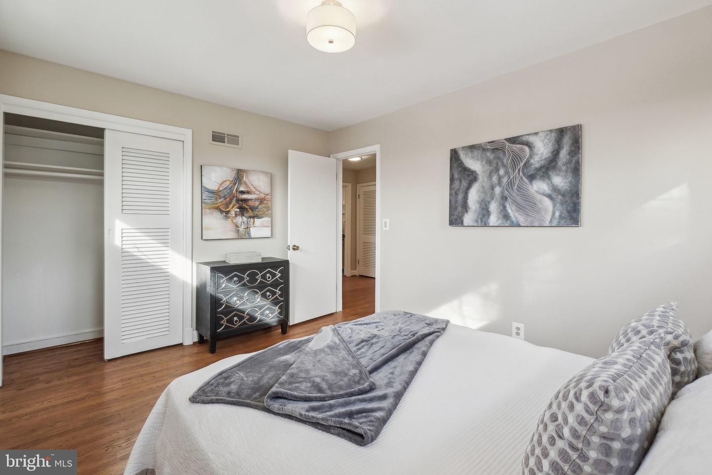 2924 S GRANT ST, ARLINGTON, Virginia 22202, 4 Bedrooms Bedrooms, ,2 BathroomsBathrooms,Residential,For sale,2924 S GRANT ST,VAAR2060448 MLS # VAAR2060448