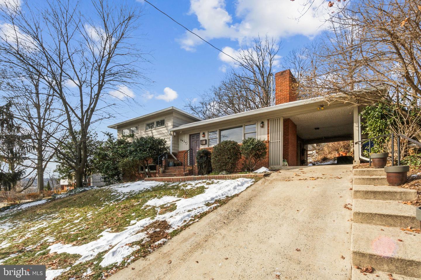 2924 S GRANT ST, ARLINGTON, Virginia 22202, 4 Bedrooms Bedrooms, ,2 BathroomsBathrooms,Residential,For sale,2924 S GRANT ST,VAAR2060448 MLS # VAAR2060448