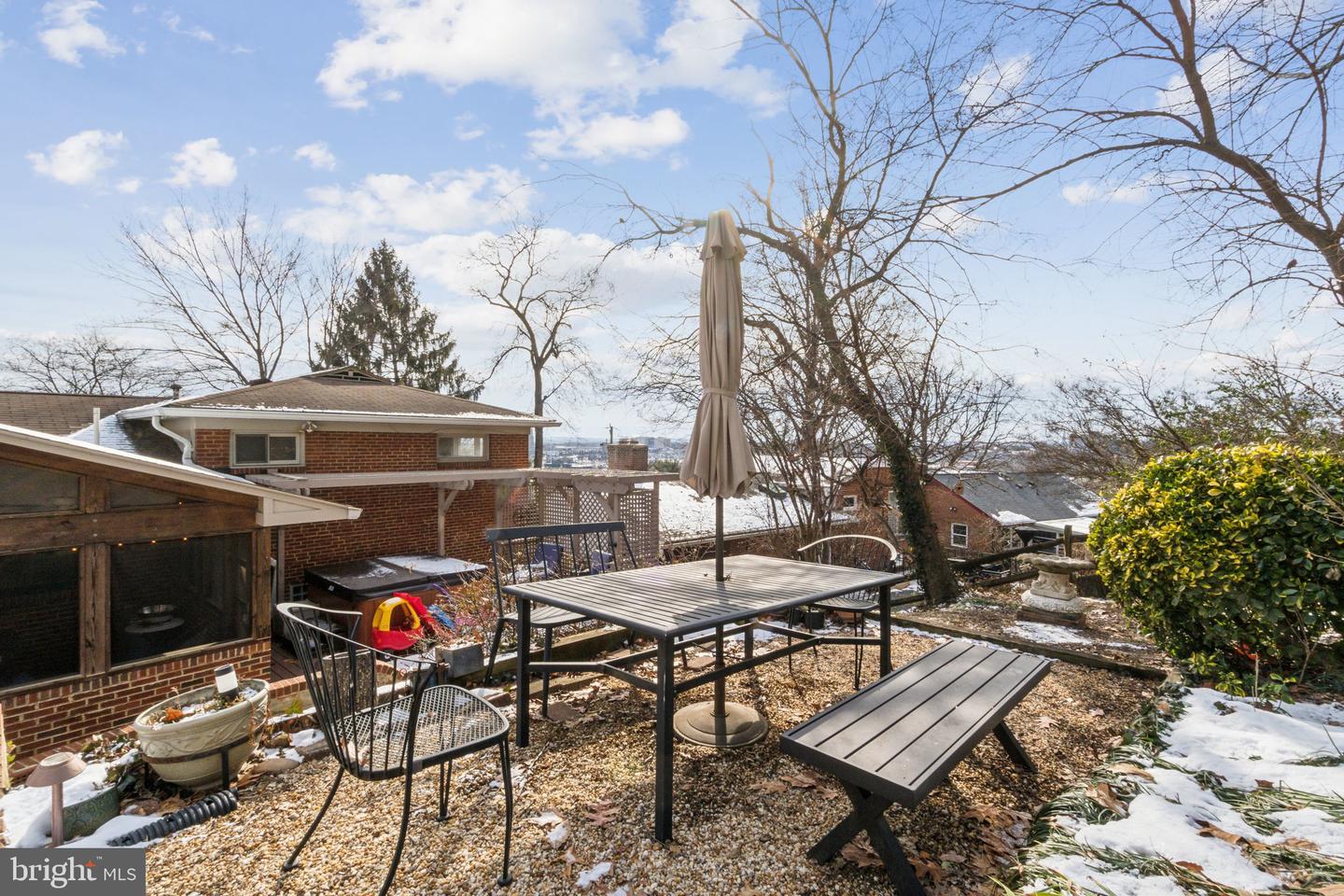 2924 S GRANT ST, ARLINGTON, Virginia 22202, 4 Bedrooms Bedrooms, ,2 BathroomsBathrooms,Residential,For sale,2924 S GRANT ST,VAAR2060448 MLS # VAAR2060448