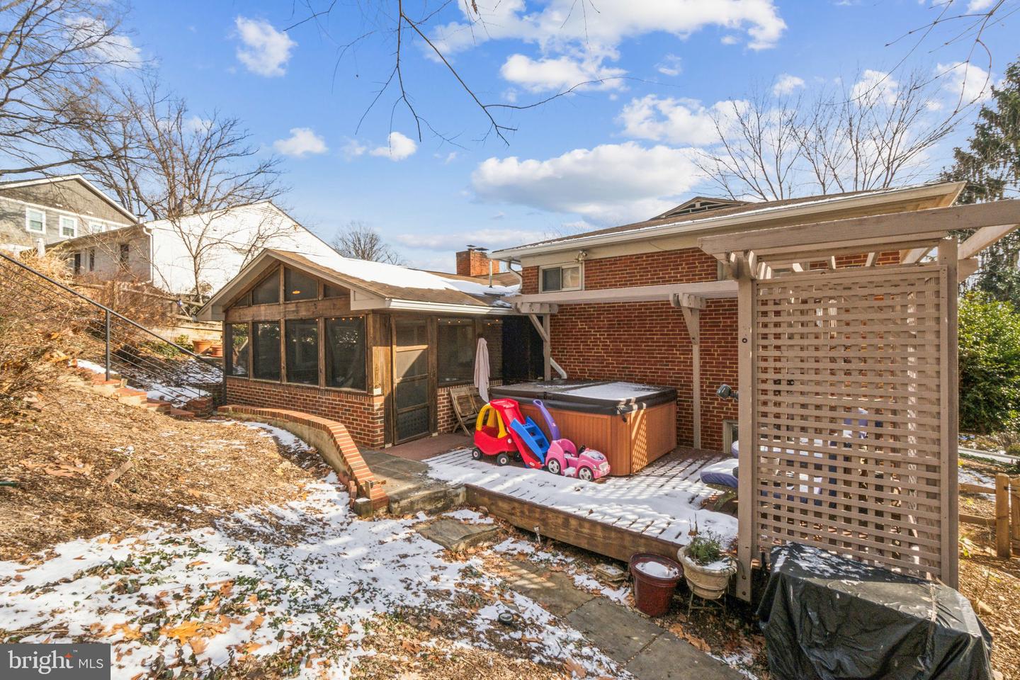 2924 S GRANT ST, ARLINGTON, Virginia 22202, 4 Bedrooms Bedrooms, ,2 BathroomsBathrooms,Residential,For sale,2924 S GRANT ST,VAAR2060448 MLS # VAAR2060448