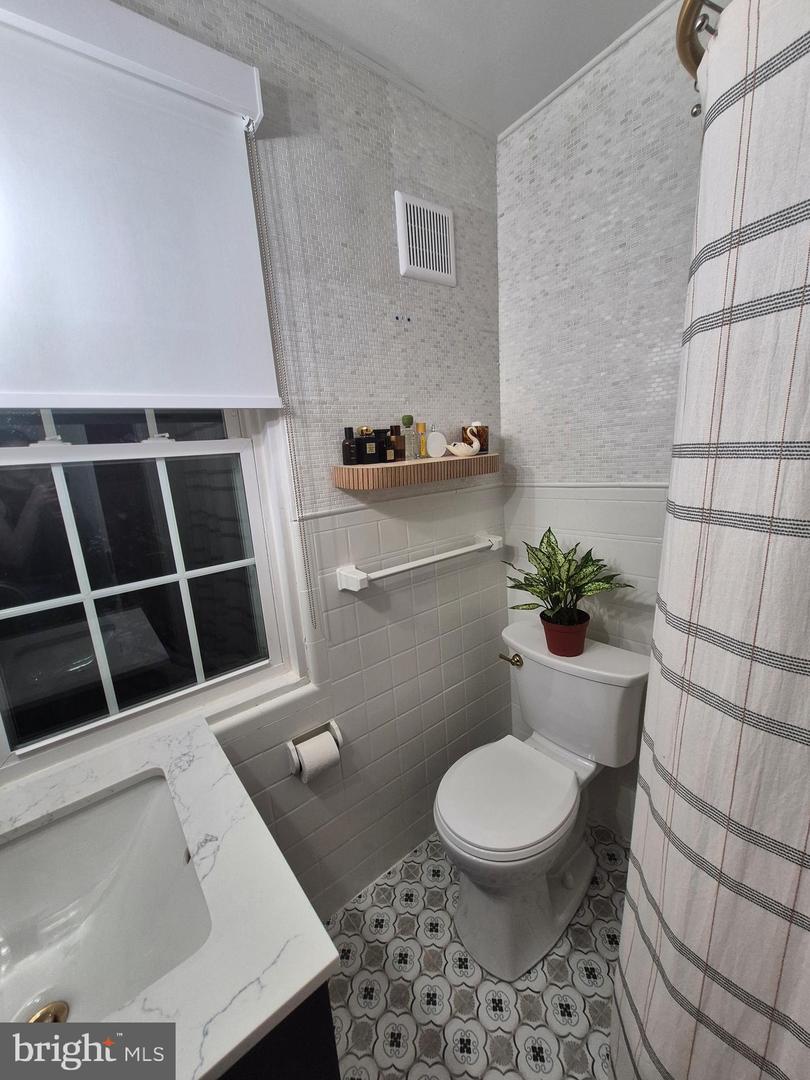 13 AUBURN CT #B, ALEXANDRIA, Virginia 22305, 1 Bedroom Bedrooms, ,1 BathroomBathrooms,Residential,For sale,13 AUBURN CT #B,VAAX2047326 MLS # VAAX2047326