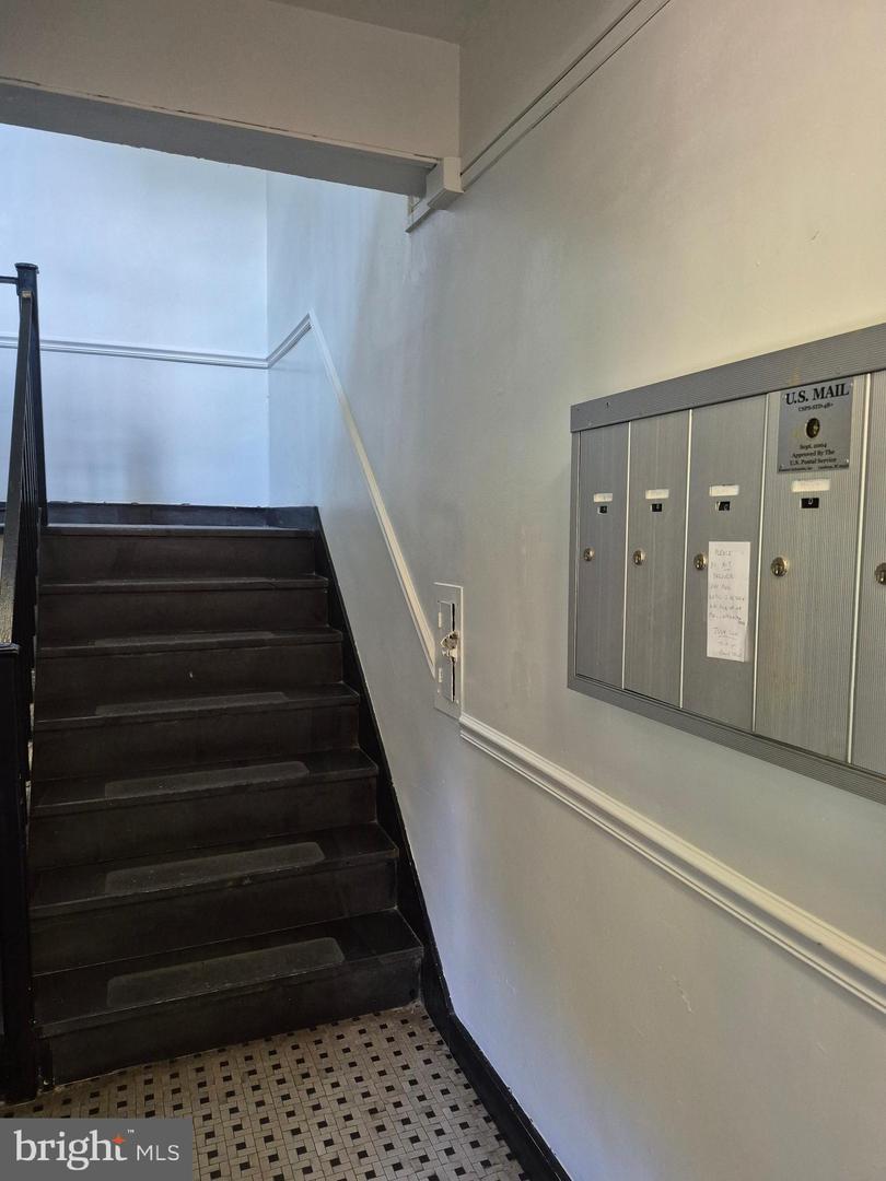 13 AUBURN CT #B, ALEXANDRIA, Virginia 22305, 1 Bedroom Bedrooms, ,1 BathroomBathrooms,Residential,For sale,13 AUBURN CT #B,VAAX2047326 MLS # VAAX2047326