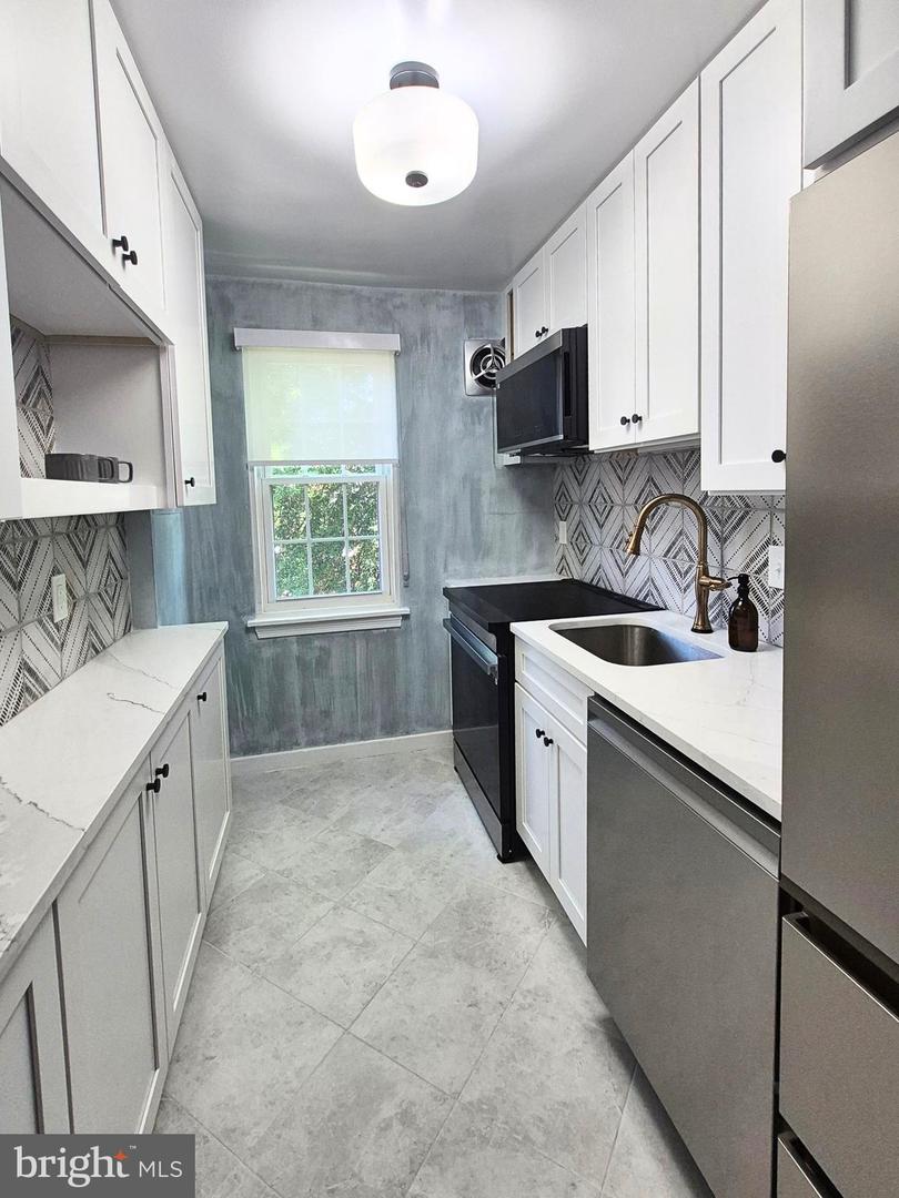 13 AUBURN CT #B, ALEXANDRIA, Virginia 22305, 1 Bedroom Bedrooms, ,1 BathroomBathrooms,Residential,For sale,13 AUBURN CT #B,VAAX2047326 MLS # VAAX2047326