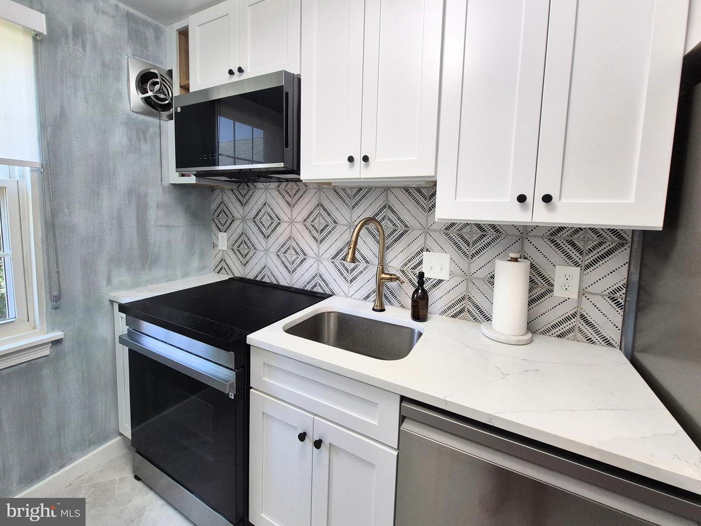 13 AUBURN CT #B, ALEXANDRIA, Virginia 22305, 1 Bedroom Bedrooms, ,1 BathroomBathrooms,Residential,For sale,13 AUBURN CT #B,VAAX2047326 MLS # VAAX2047326