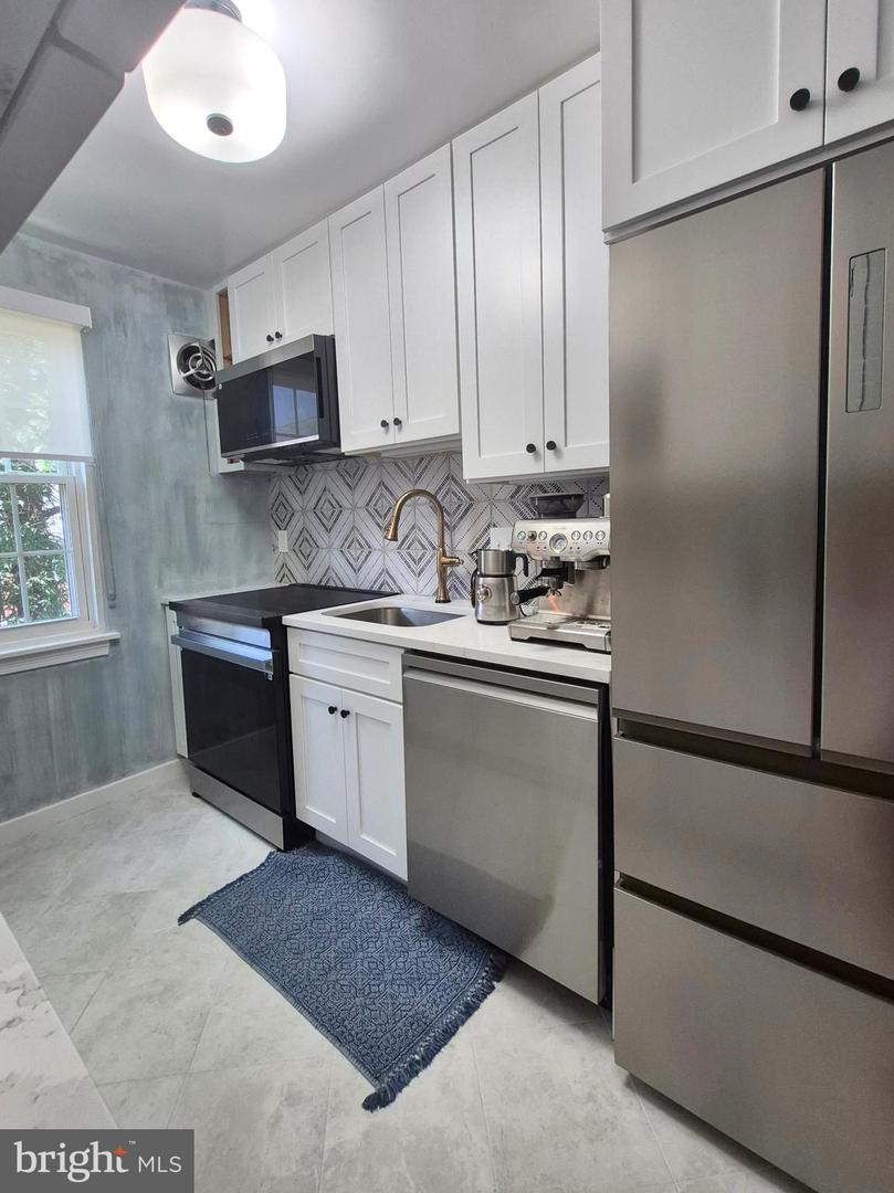 13 AUBURN CT #B, ALEXANDRIA, Virginia 22305, 1 Bedroom Bedrooms, ,1 BathroomBathrooms,Residential,For sale,13 AUBURN CT #B,VAAX2047326 MLS # VAAX2047326