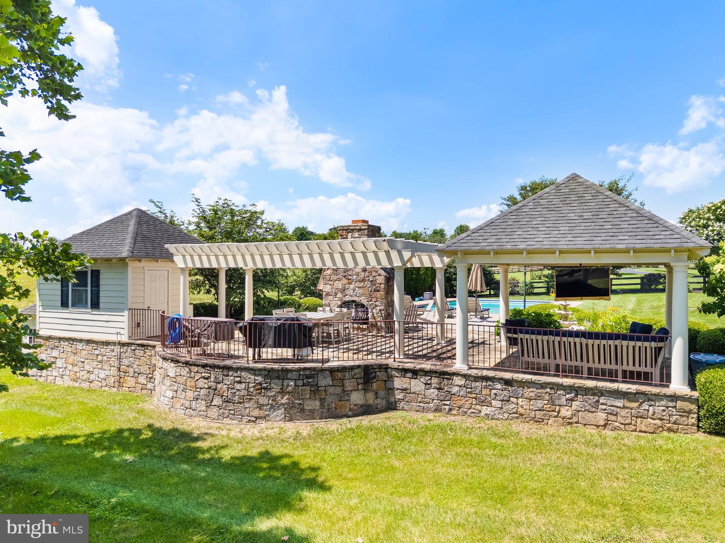 15999 HAMPTON RD, HAMILTON, Virginia 20158, 5 Bedrooms Bedrooms, ,6 BathroomsBathrooms,Residential,For sale,15999 HAMPTON RD,VALO2101718 MLS # VALO2101718
