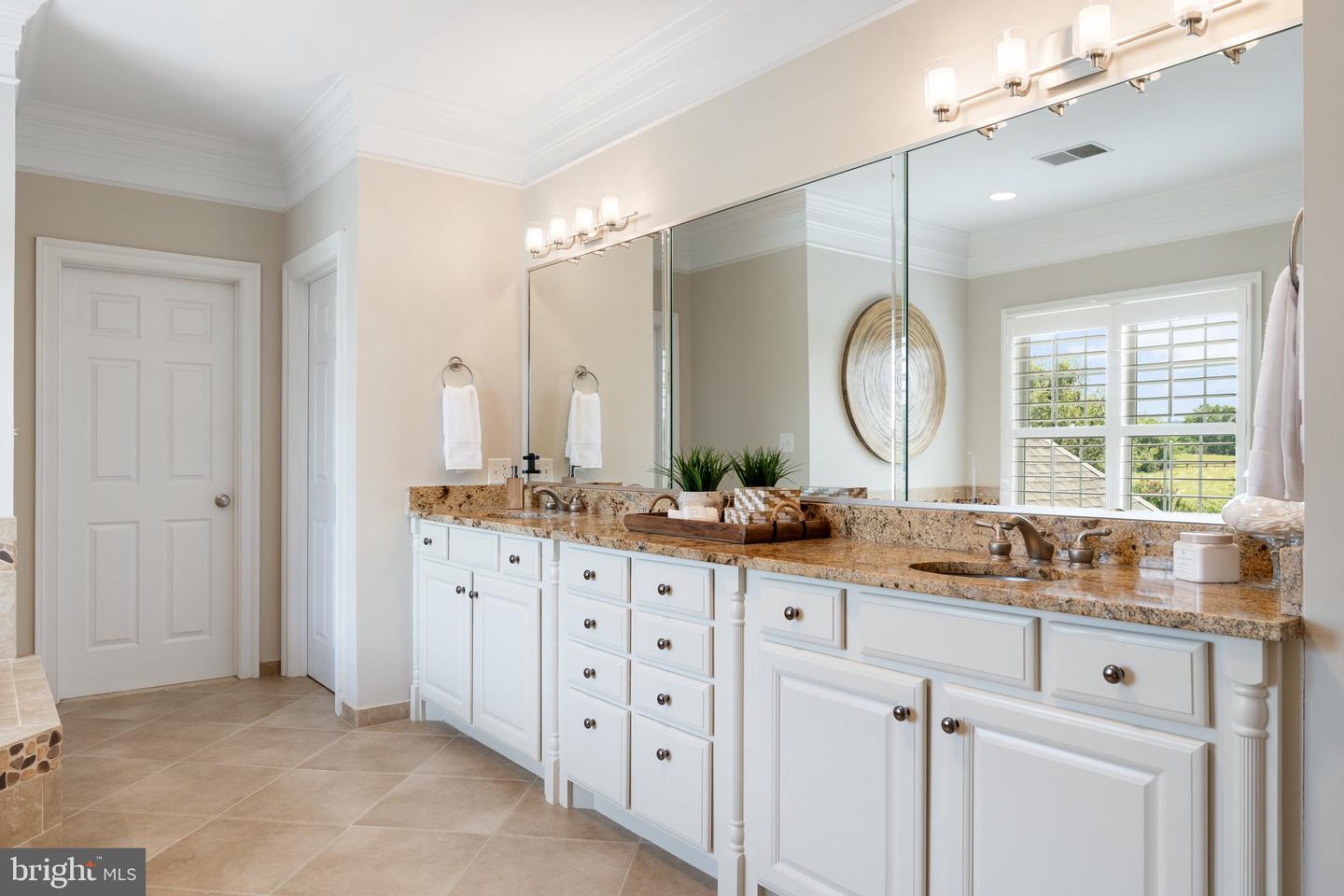 15999 HAMPTON RD, HAMILTON, Virginia 20158, 5 Bedrooms Bedrooms, ,6 BathroomsBathrooms,Residential,For sale,15999 HAMPTON RD,VALO2101718 MLS # VALO2101718