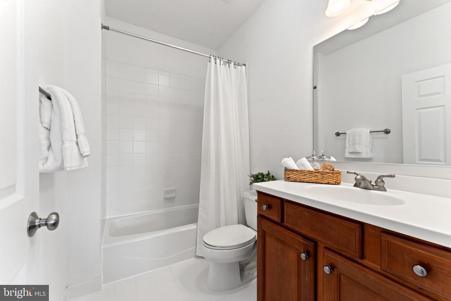 15999 HAMPTON RD, HAMILTON, Virginia 20158, 5 Bedrooms Bedrooms, ,6 BathroomsBathrooms,Residential,For sale,15999 HAMPTON RD,VALO2101718 MLS # VALO2101718