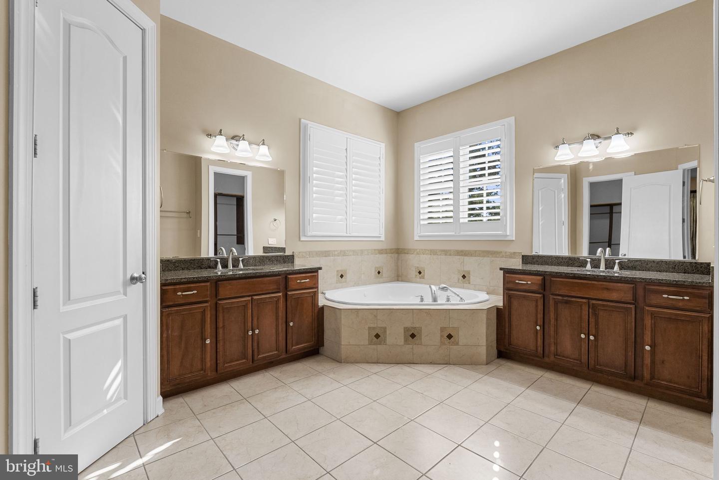 100 LAKEWOOD DR, WILLIAMSBURG, Virginia 23185, 4 Bedrooms Bedrooms, 9 Rooms Rooms,3 BathroomsBathrooms,Residential,For sale,100 LAKEWOOD DR,VAJC2000500 MLS # VAJC2000500
