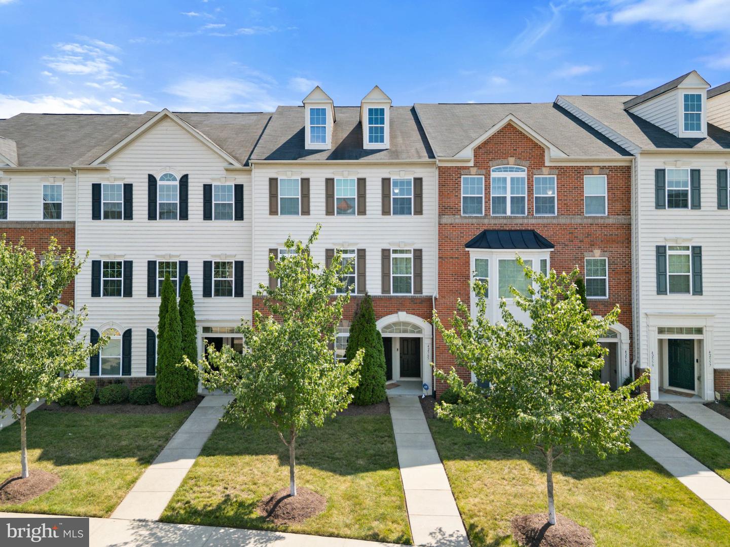 42565 BURBANK TER, STERLING, Virginia 20166, 2 Bedrooms Bedrooms, ,2 BathroomsBathrooms,Residential,For sale,42565 BURBANK TER,VALO2101720 MLS # VALO2101720