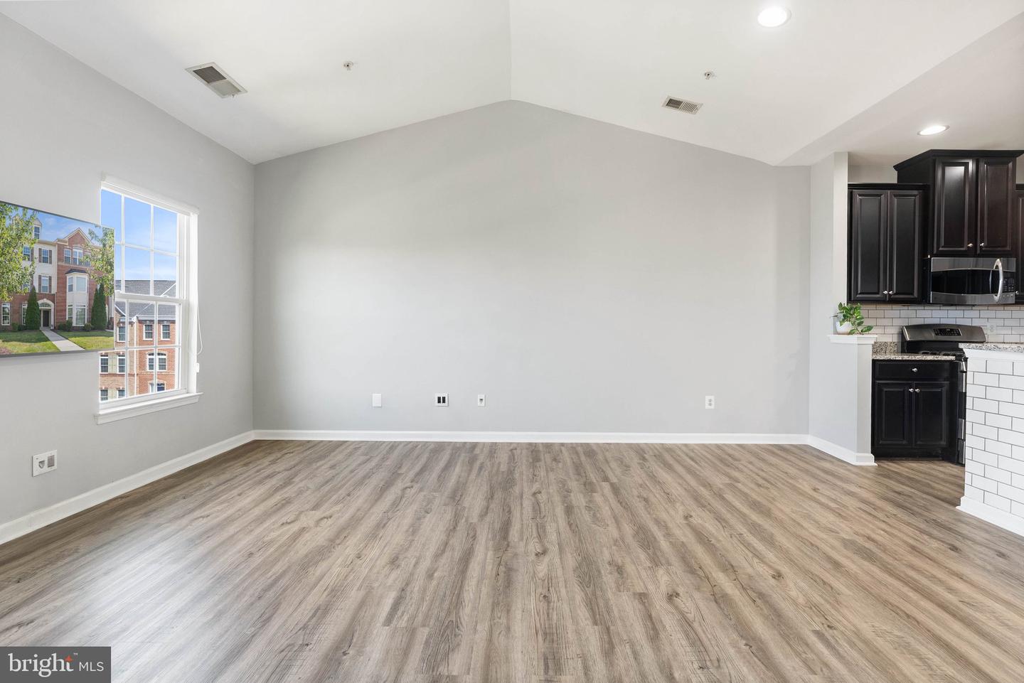 42565 BURBANK TER, STERLING, Virginia 20166, 2 Bedrooms Bedrooms, ,2 BathroomsBathrooms,Residential,For sale,42565 BURBANK TER,VALO2101720 MLS # VALO2101720