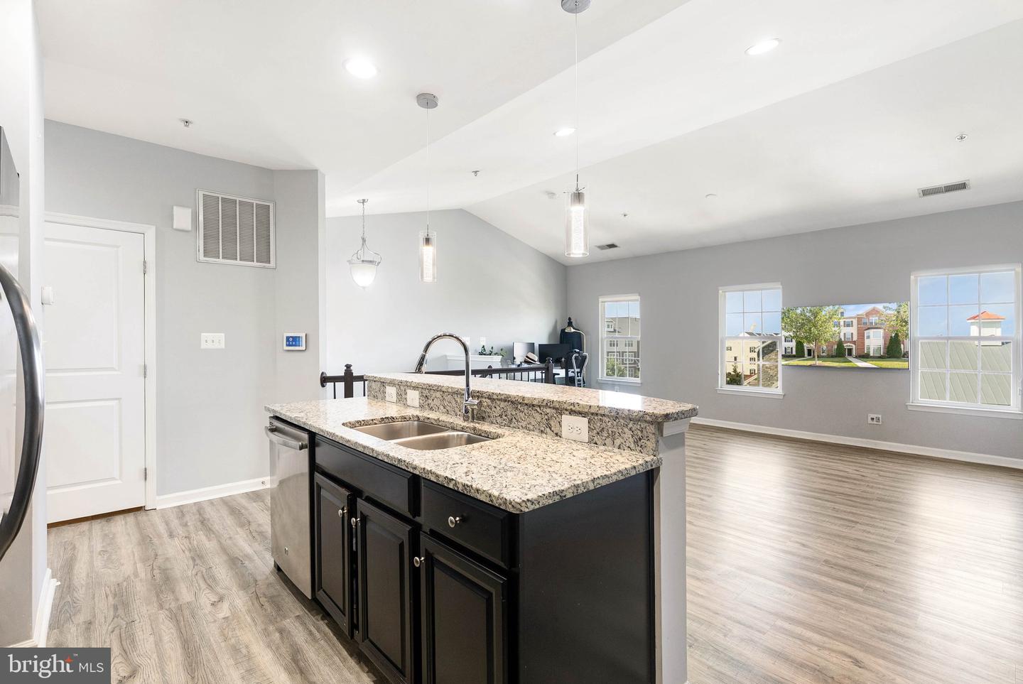 42565 BURBANK TER, STERLING, Virginia 20166, 2 Bedrooms Bedrooms, ,2 BathroomsBathrooms,Residential,For sale,42565 BURBANK TER,VALO2101720 MLS # VALO2101720