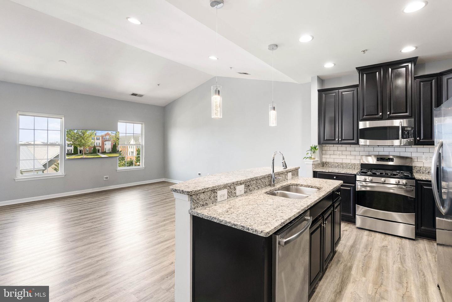 42565 BURBANK TER, STERLING, Virginia 20166, 2 Bedrooms Bedrooms, ,2 BathroomsBathrooms,Residential,For sale,42565 BURBANK TER,VALO2101720 MLS # VALO2101720