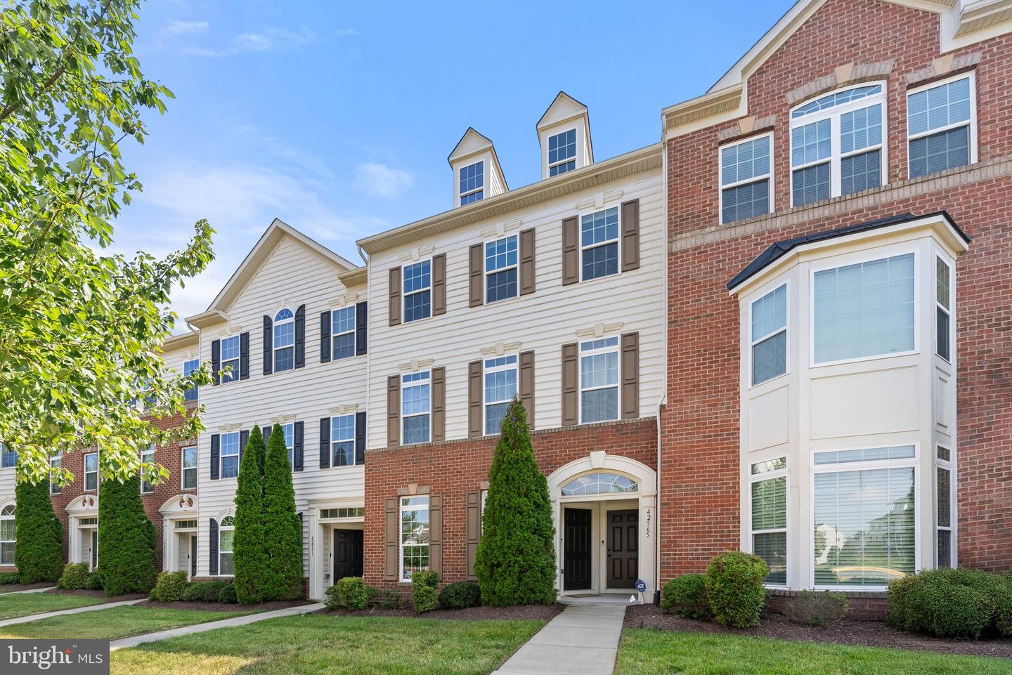 42565 BURBANK TER, STERLING, Virginia 20166, 2 Bedrooms Bedrooms, ,2 BathroomsBathrooms,Residential,For sale,42565 BURBANK TER,VALO2101720 MLS # VALO2101720