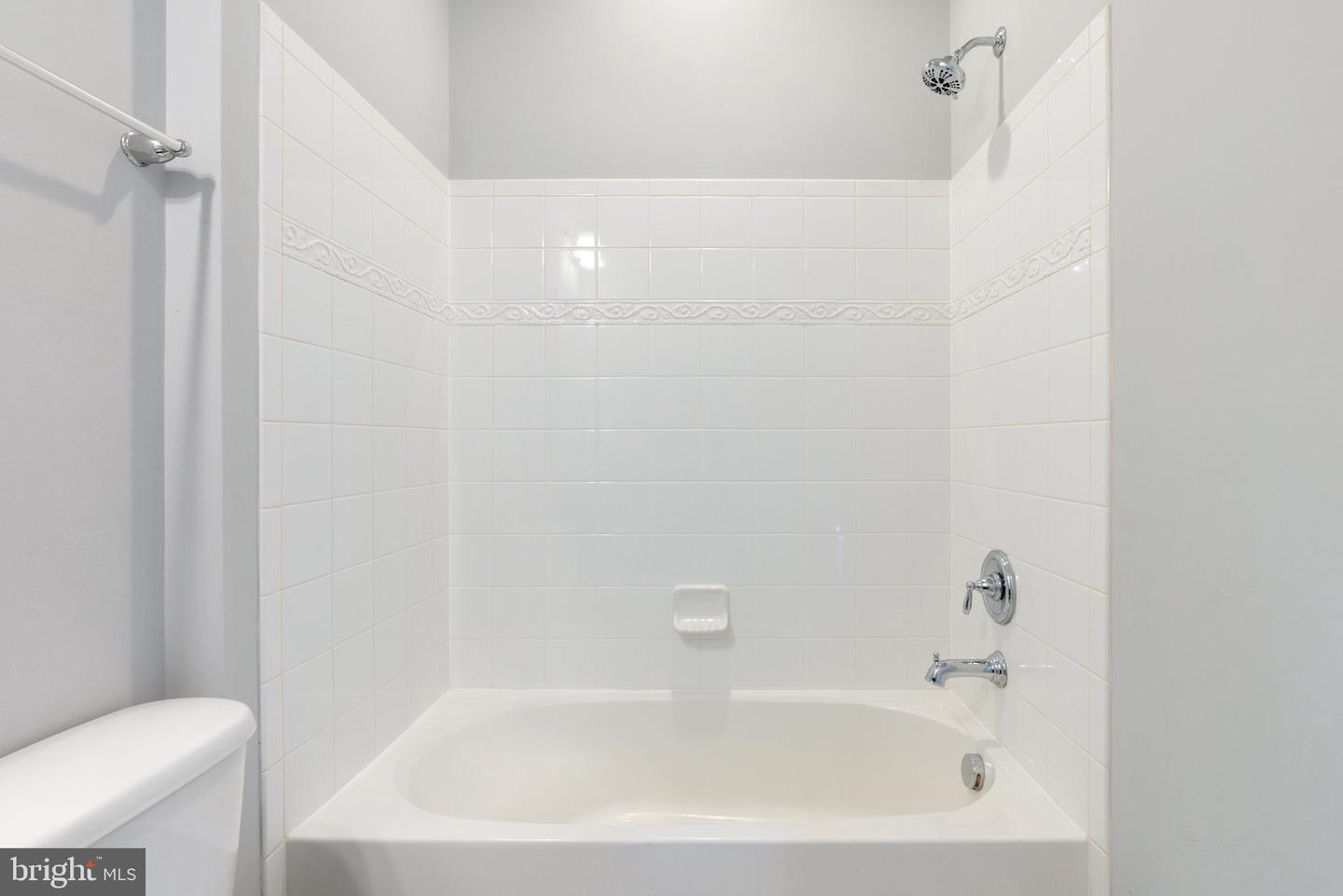 42565 BURBANK TER, STERLING, Virginia 20166, 2 Bedrooms Bedrooms, ,2 BathroomsBathrooms,Residential,For sale,42565 BURBANK TER,VALO2101720 MLS # VALO2101720