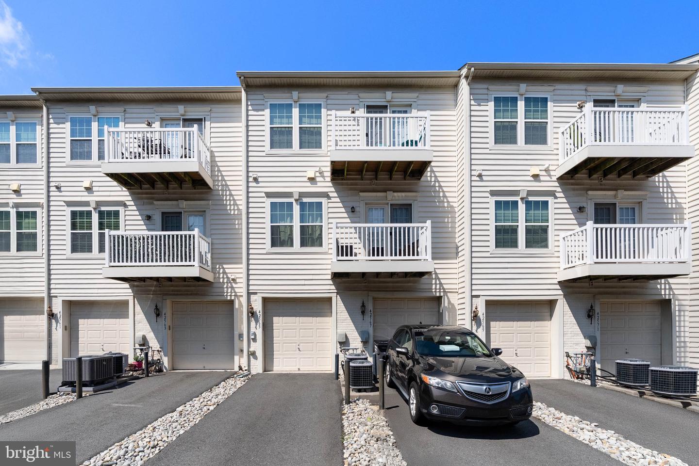42565 BURBANK TER, STERLING, Virginia 20166, 2 Bedrooms Bedrooms, ,2 BathroomsBathrooms,Residential,For sale,42565 BURBANK TER,VALO2101720 MLS # VALO2101720