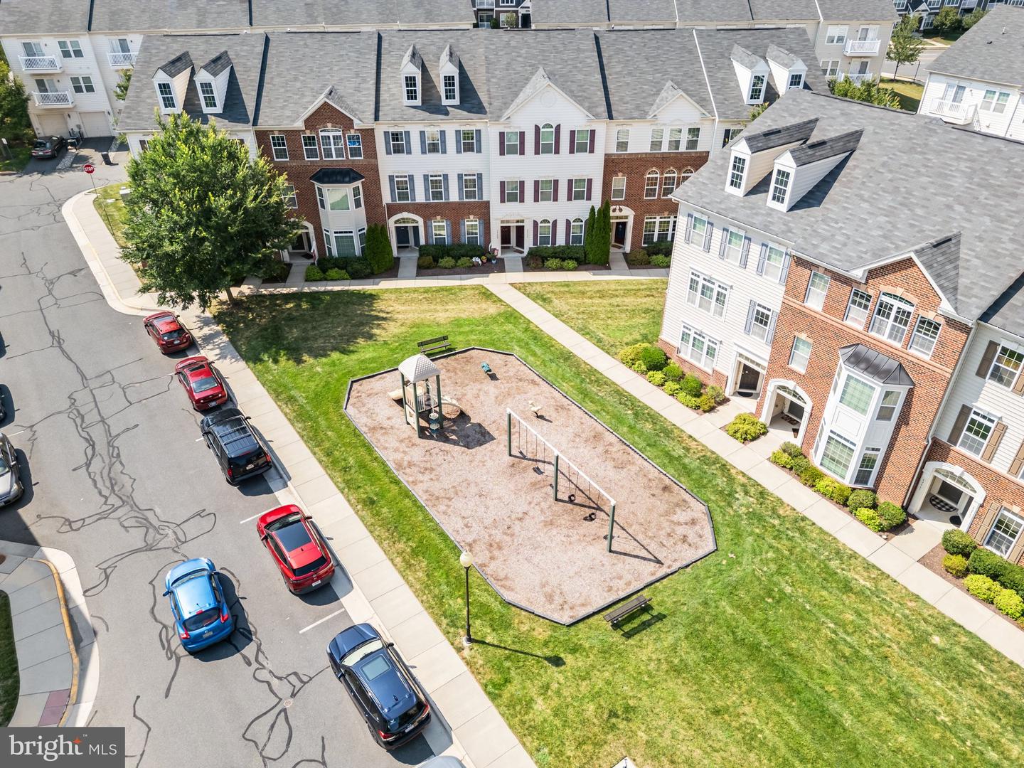 42565 BURBANK TER, STERLING, Virginia 20166, 2 Bedrooms Bedrooms, ,2 BathroomsBathrooms,Residential,For sale,42565 BURBANK TER,VALO2101720 MLS # VALO2101720