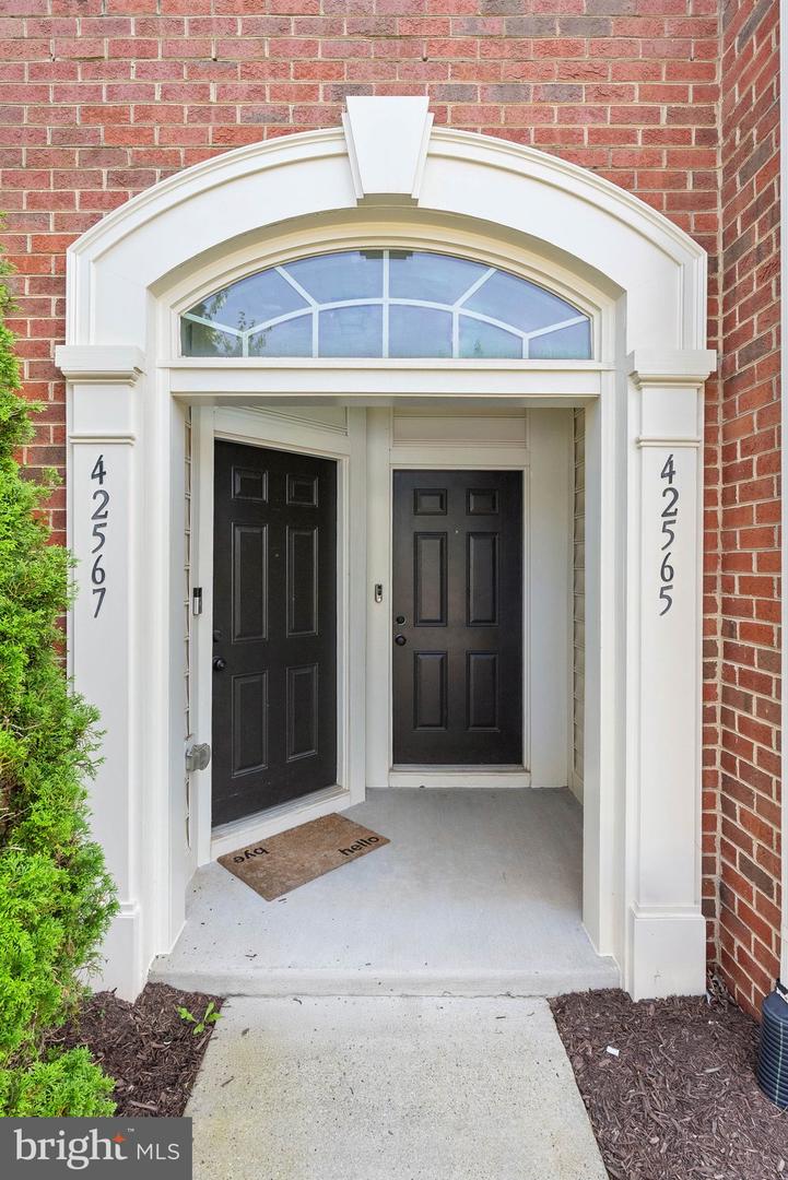 42565 BURBANK TER, STERLING, Virginia 20166, 2 Bedrooms Bedrooms, ,2 BathroomsBathrooms,Residential,For sale,42565 BURBANK TER,VALO2101720 MLS # VALO2101720