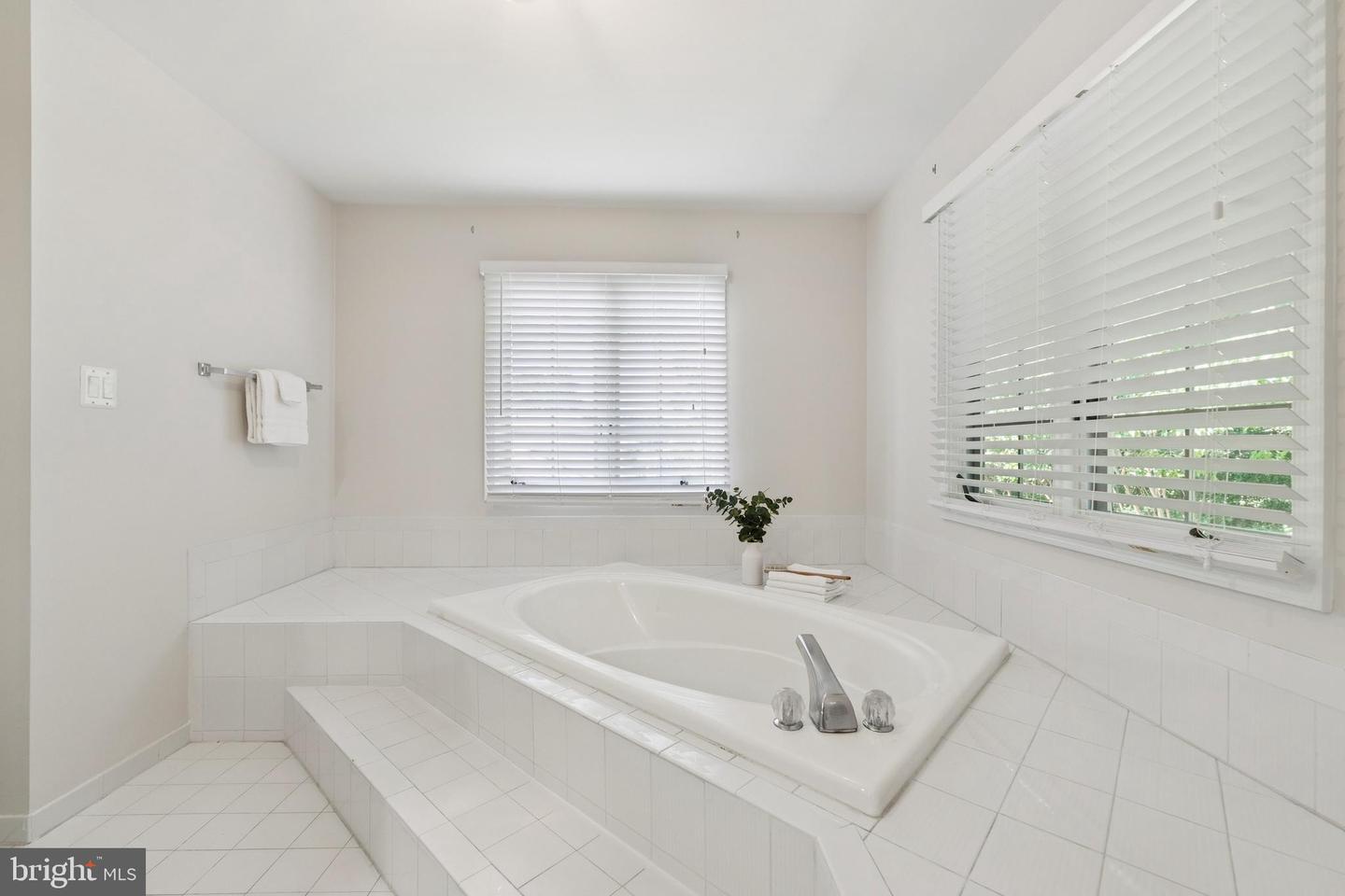 8410 COPPERLEAF CT, FAIRFAX STATION, Virginia 22039, 5 Bedrooms Bedrooms, ,4 BathroomsBathrooms,Residential,For sale,8410 COPPERLEAF CT,VAFX2254802 MLS # VAFX2254802