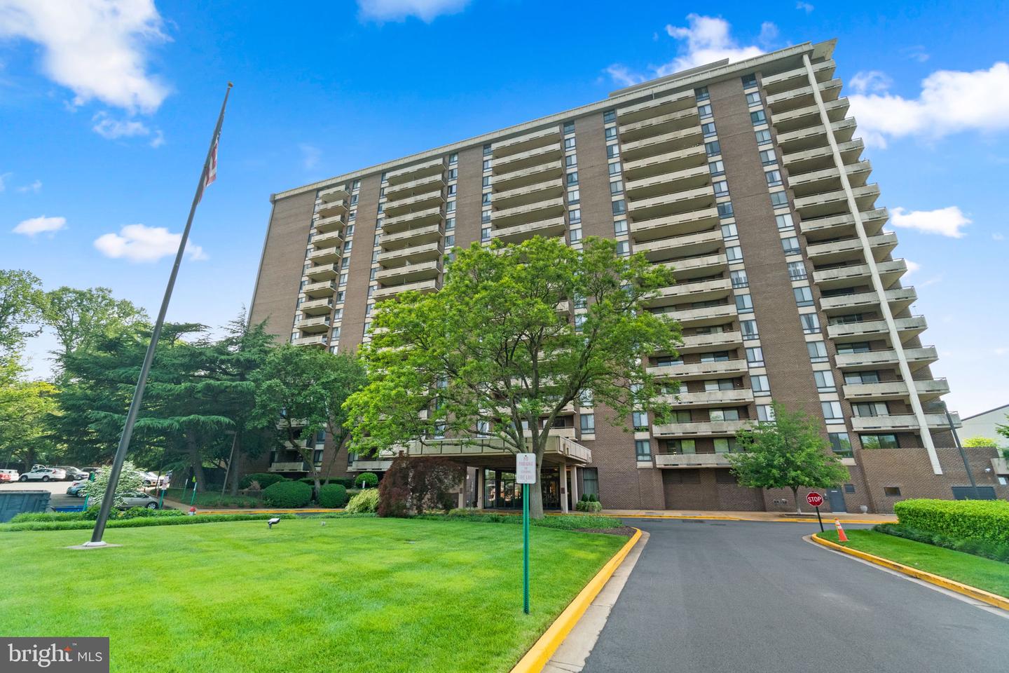 1800 OLD MEADOW RD #1512 - 1513, MCLEAN, Virginia 22102, 3 Bedrooms Bedrooms, ,3 BathroomsBathrooms,Residential,For sale,1800 OLD MEADOW RD #1512 - 1513,VAFX2254890 MLS # VAFX2254890
