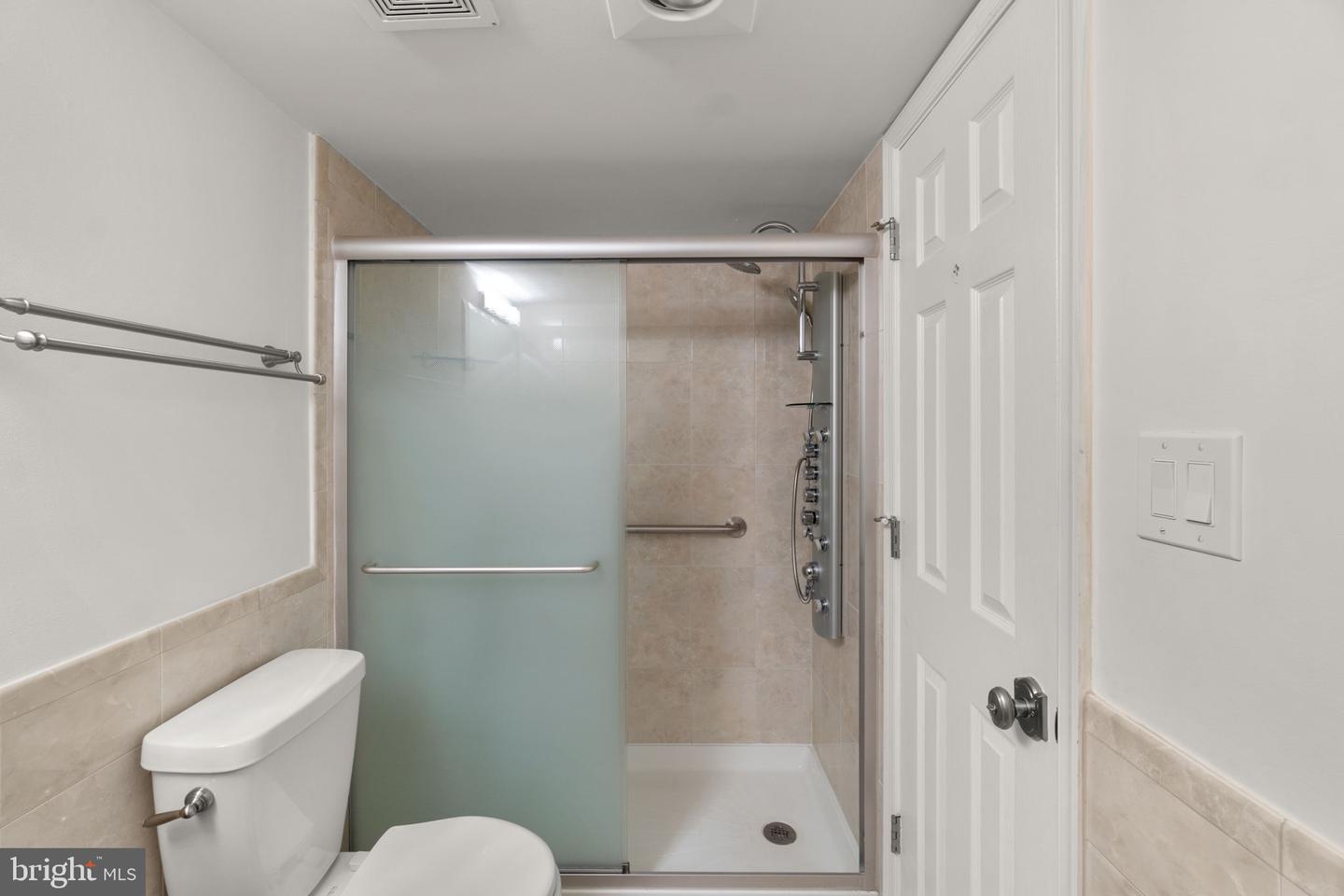 1800 OLD MEADOW RD #1512 - 1513, MCLEAN, Virginia 22102, 3 Bedrooms Bedrooms, ,3 BathroomsBathrooms,Residential,For sale,1800 OLD MEADOW RD #1512 - 1513,VAFX2254890 MLS # VAFX2254890