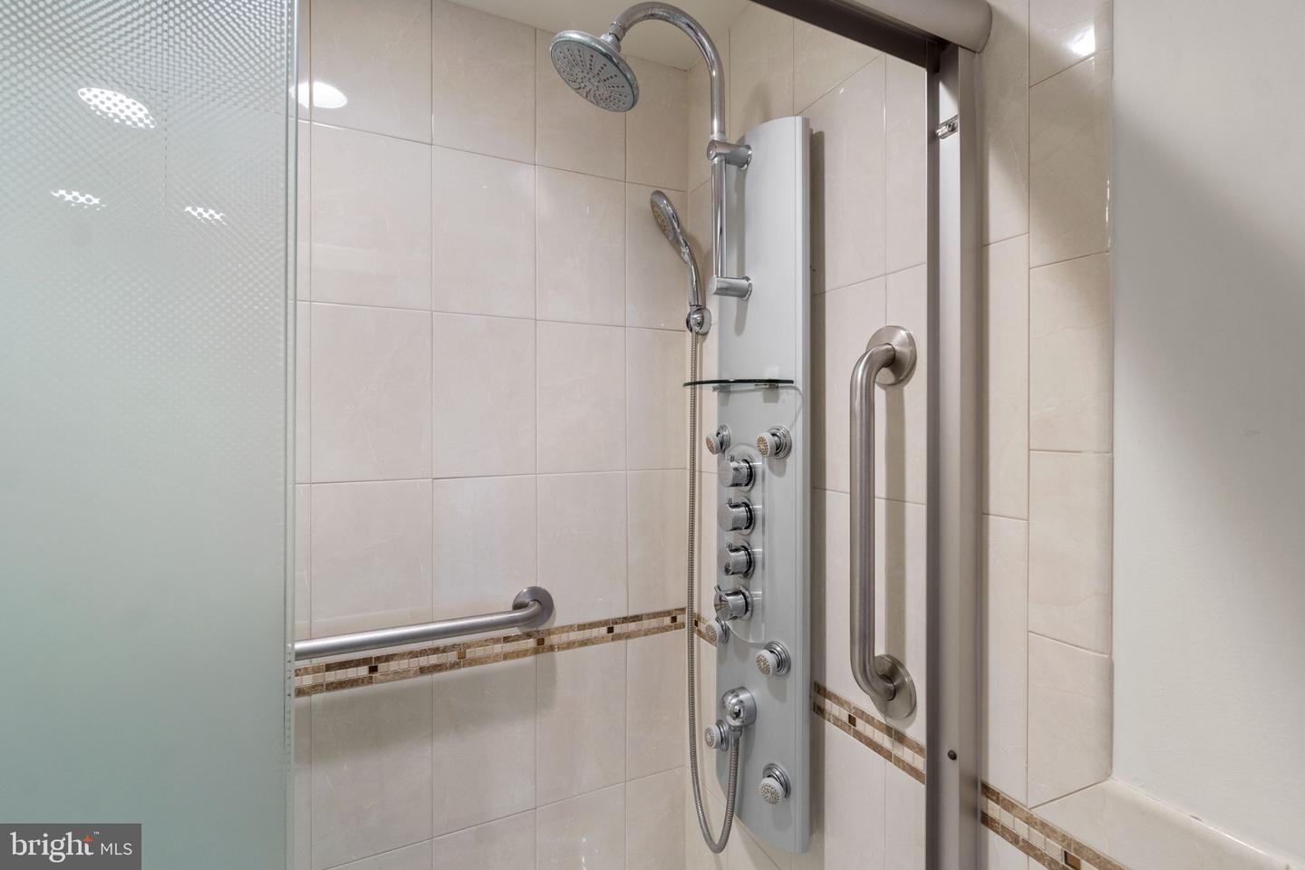 1800 OLD MEADOW RD #1512 - 1513, MCLEAN, Virginia 22102, 3 Bedrooms Bedrooms, ,3 BathroomsBathrooms,Residential,For sale,1800 OLD MEADOW RD #1512 - 1513,VAFX2254890 MLS # VAFX2254890