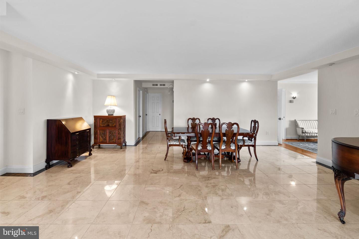 1800 OLD MEADOW RD #1512 - 1513, MCLEAN, Virginia 22102, 3 Bedrooms Bedrooms, ,3 BathroomsBathrooms,Residential,For sale,1800 OLD MEADOW RD #1512 - 1513,VAFX2254890 MLS # VAFX2254890