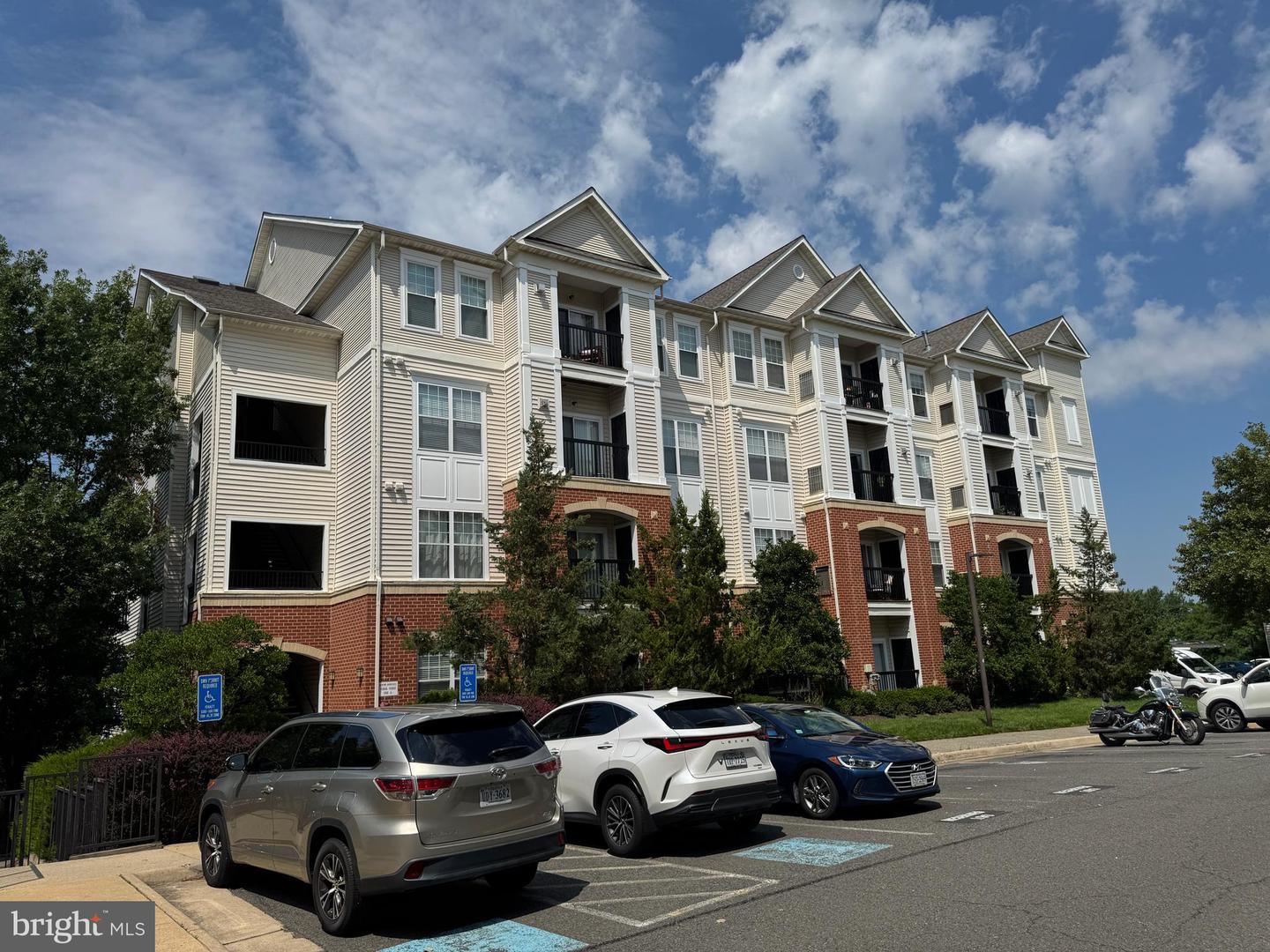 11352 ARISTOTLE DR #7-405, FAIRFAX, Virginia 22030, 2 Bedrooms Bedrooms, ,2 BathroomsBathrooms,Residential,For sale,11352 ARISTOTLE DR #7-405,VAFX2254942 MLS # VAFX2254942
