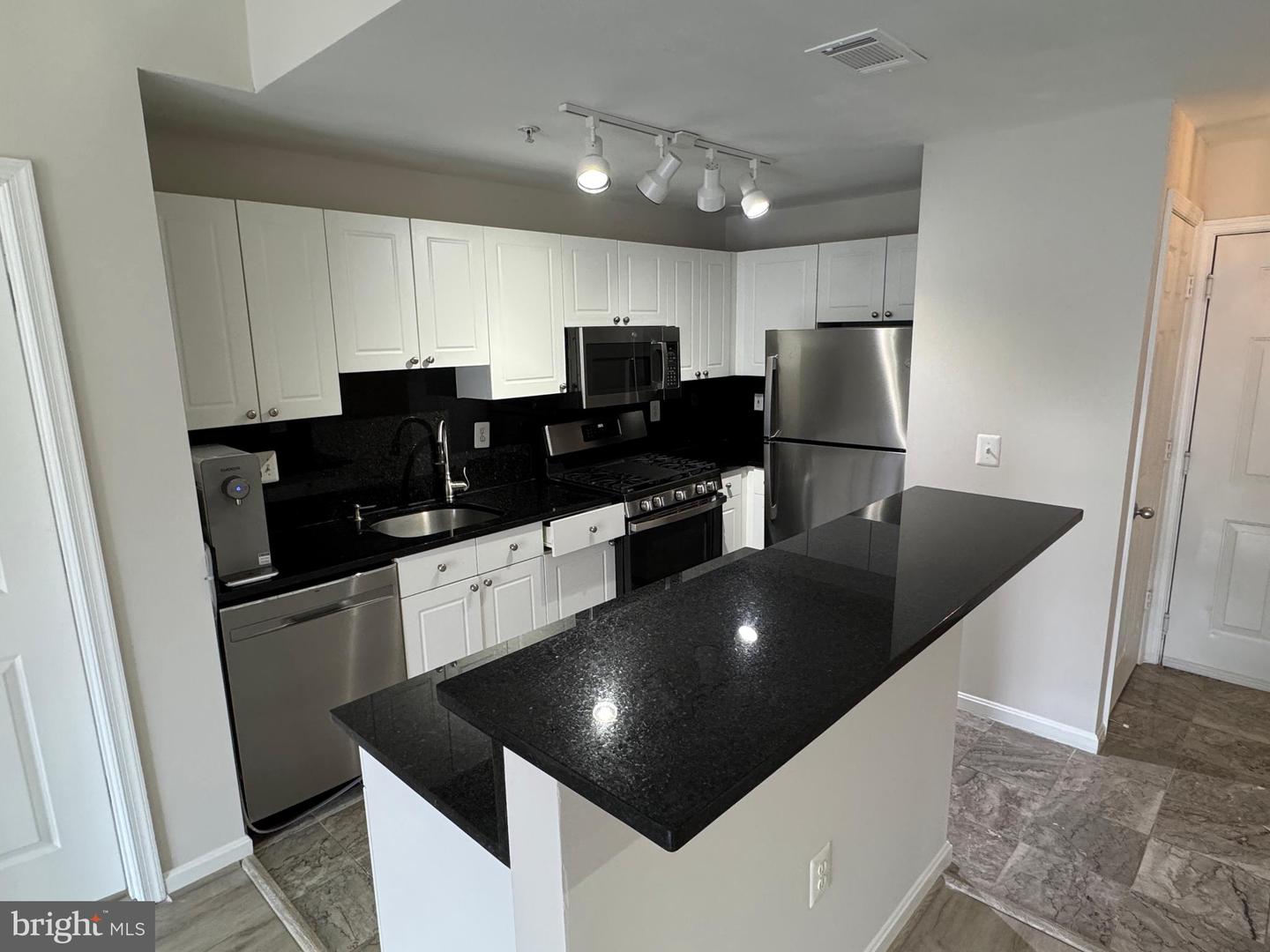11352 ARISTOTLE DR #7-405, FAIRFAX, Virginia 22030, 2 Bedrooms Bedrooms, ,2 BathroomsBathrooms,Residential,For sale,11352 ARISTOTLE DR #7-405,VAFX2254942 MLS # VAFX2254942