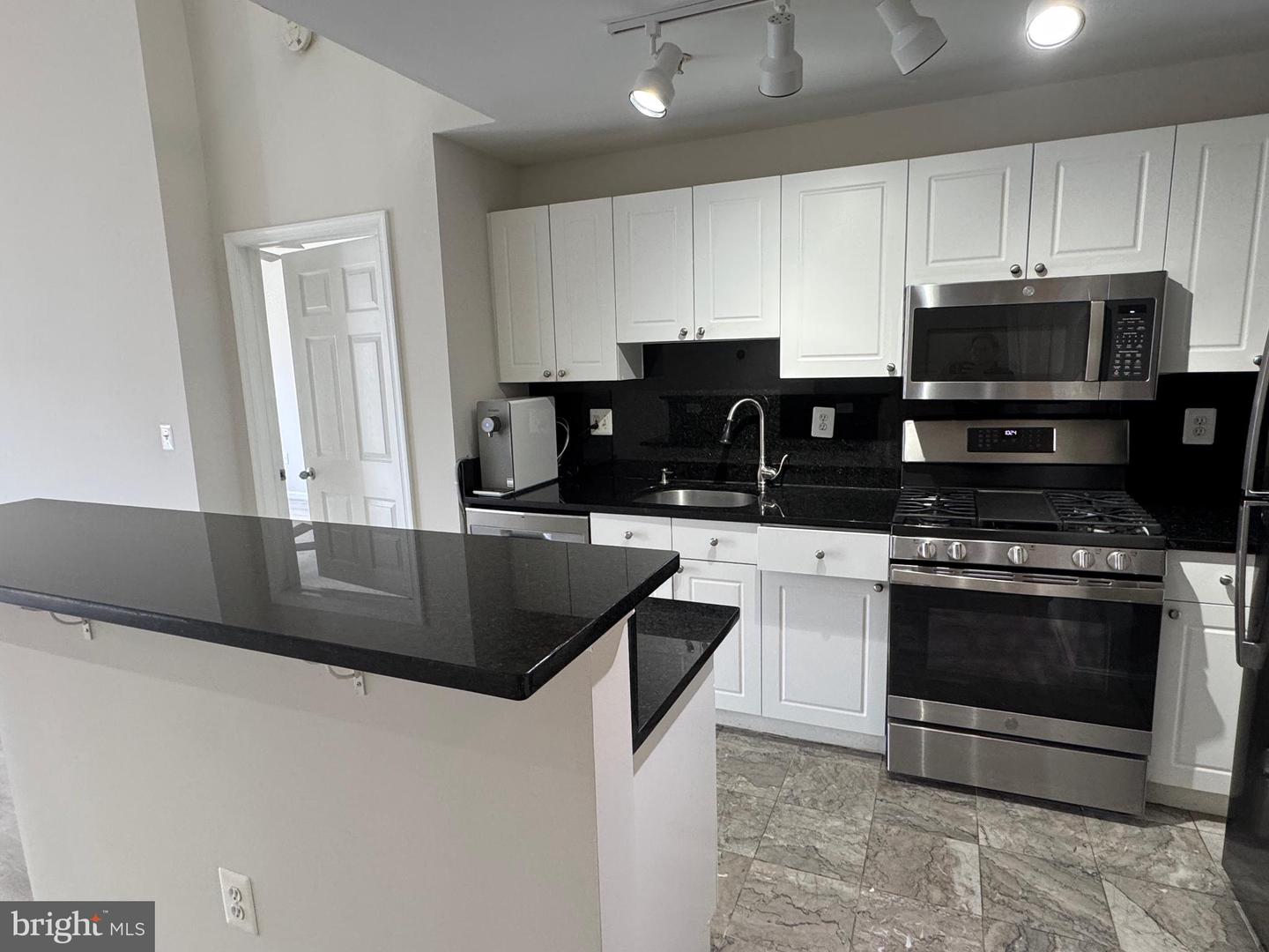 11352 ARISTOTLE DR #7-405, FAIRFAX, Virginia 22030, 2 Bedrooms Bedrooms, ,2 BathroomsBathrooms,Residential,For sale,11352 ARISTOTLE DR #7-405,VAFX2254942 MLS # VAFX2254942