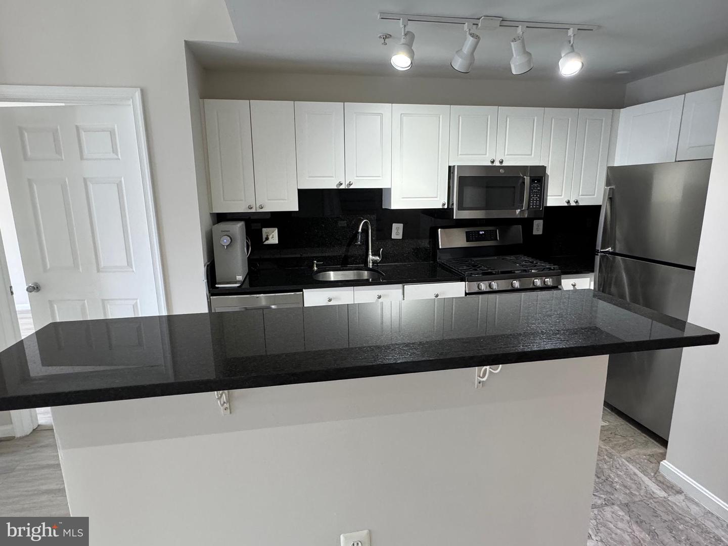11352 ARISTOTLE DR #7-405, FAIRFAX, Virginia 22030, 2 Bedrooms Bedrooms, ,2 BathroomsBathrooms,Residential,For sale,11352 ARISTOTLE DR #7-405,VAFX2254942 MLS # VAFX2254942