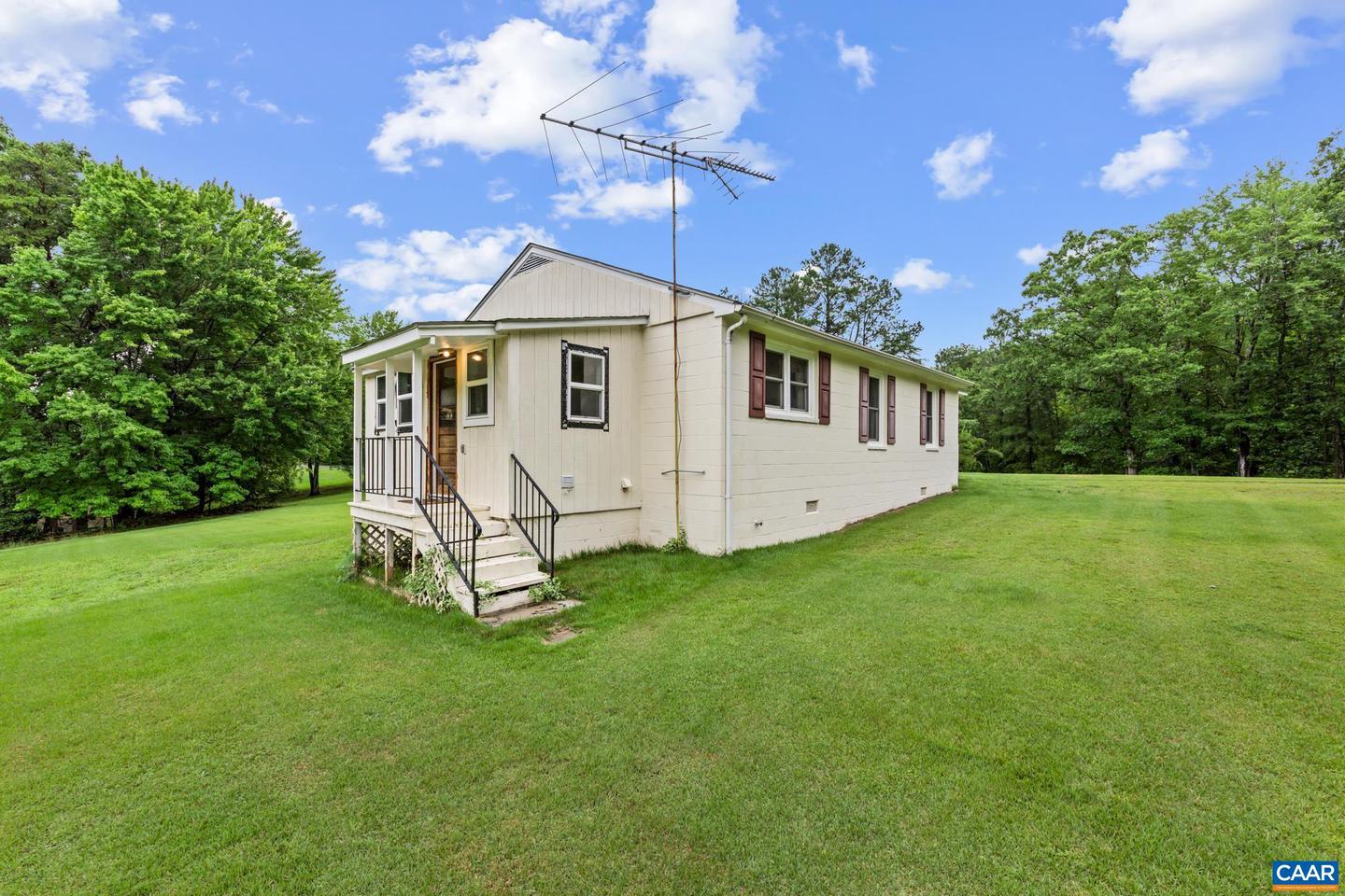 894 DOBBY CREEK RD, SCOTTSVILLE, Virginia 24590, 2 Bedrooms Bedrooms, ,1 BathroomBathrooms,Residential,For sale,894 DOBBY CREEK RD,666580 MLS # 666580