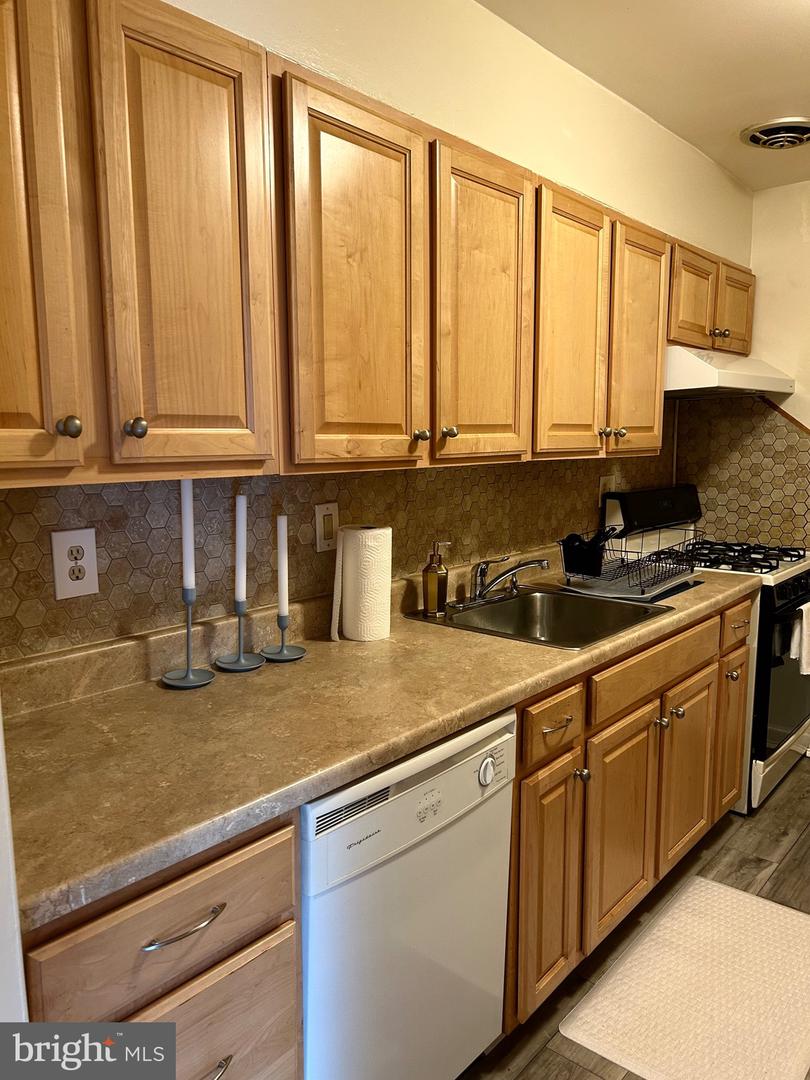 10724 WEST DR #302, FAIRFAX, Virginia 22030, 2 Bedrooms Bedrooms, ,1 BathroomBathrooms,Residential,For sale,10724 WEST DR #302,VAFC2006606 MLS # VAFC2006606