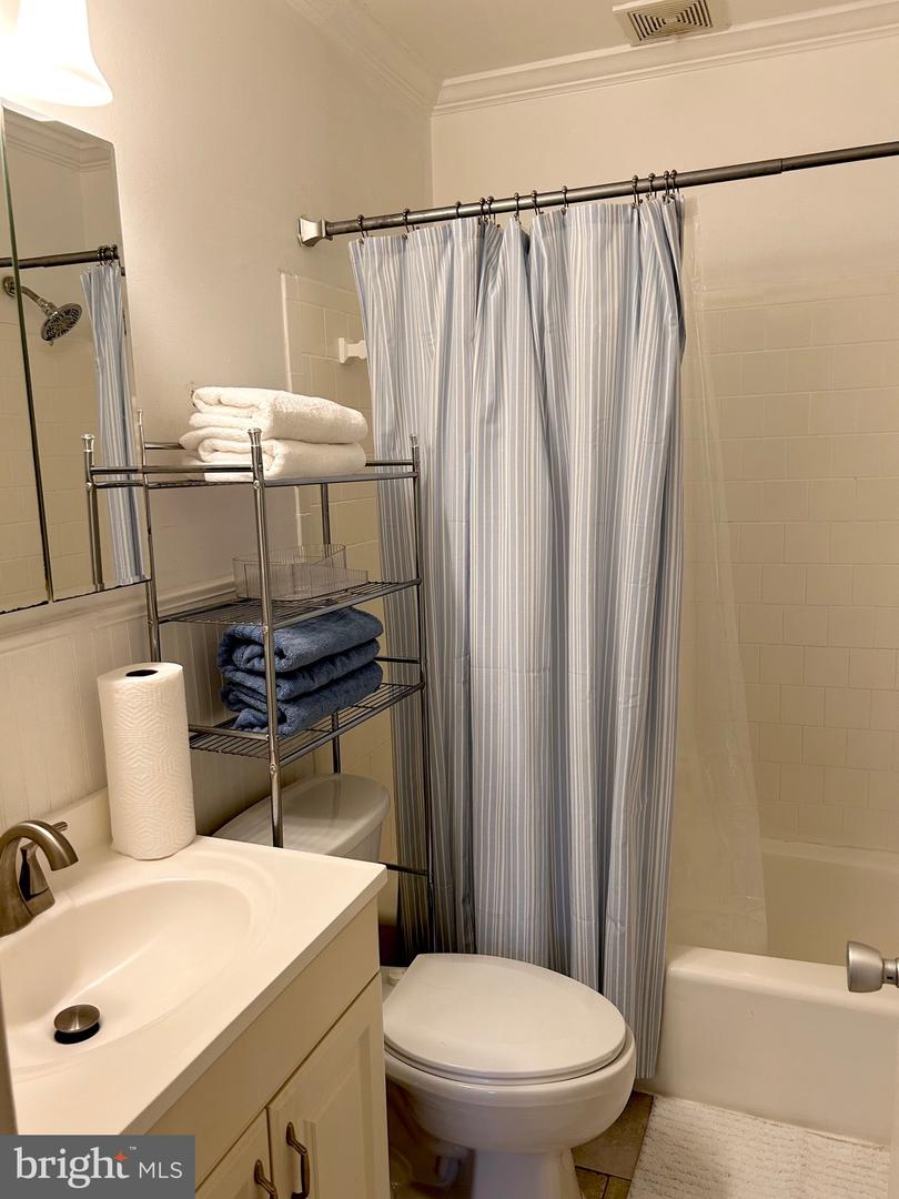 10724 WEST DR #302, FAIRFAX, Virginia 22030, 2 Bedrooms Bedrooms, ,1 BathroomBathrooms,Residential,For sale,10724 WEST DR #302,VAFC2006606 MLS # VAFC2006606