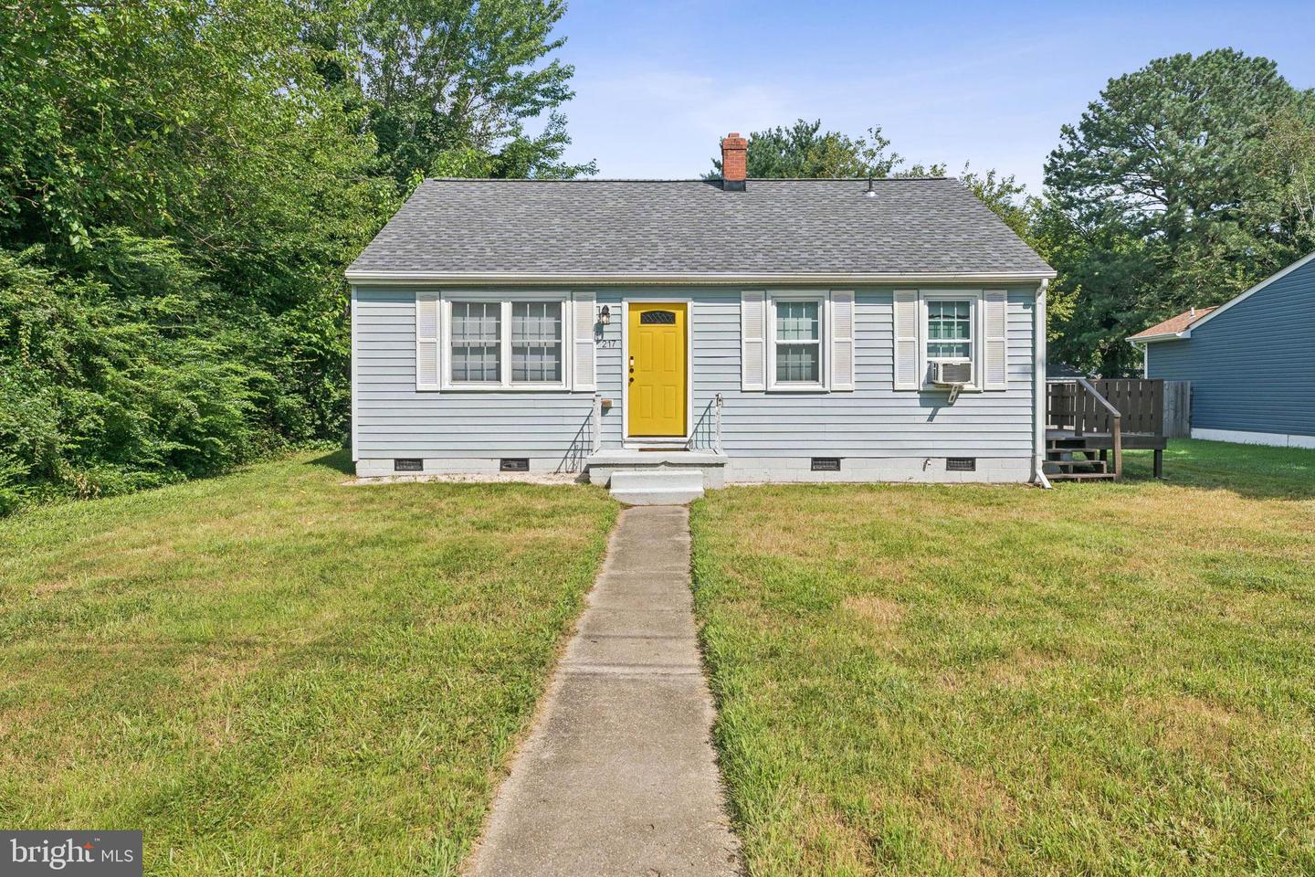 217 LOCUST AVE, COLONIAL BEACH, Virginia 22443, 2 Bedrooms Bedrooms, ,1 BathroomBathrooms,Residential,For sale,217 LOCUST AVE,VAWE2009282 MLS # VAWE2009282