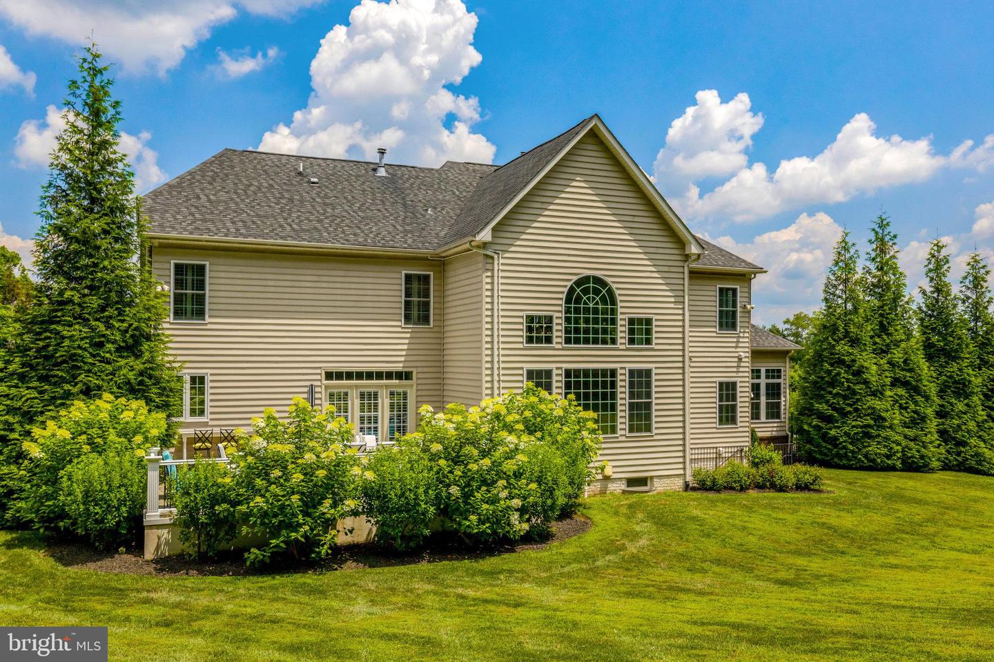 1678 HUNTING CREST WAY, VIENNA, Virginia 22182, 4 Bedrooms Bedrooms, ,5 BathroomsBathrooms,Residential,For sale,1678 HUNTING CREST WAY,VAFX2255106 MLS # VAFX2255106