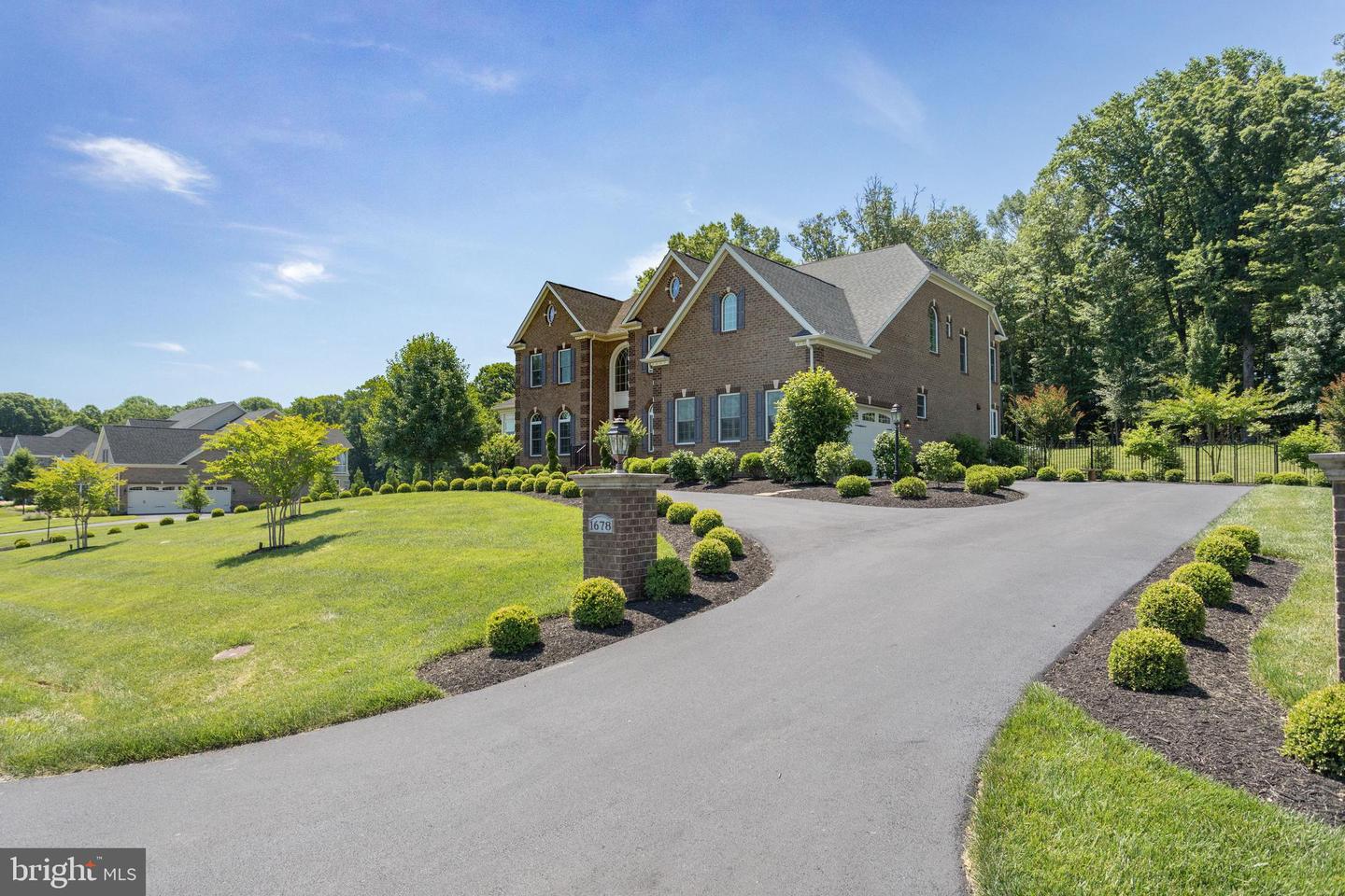 1678 HUNTING CREST WAY, VIENNA, Virginia 22182, 4 Bedrooms Bedrooms, ,5 BathroomsBathrooms,Residential,For sale,1678 HUNTING CREST WAY,VAFX2255106 MLS # VAFX2255106