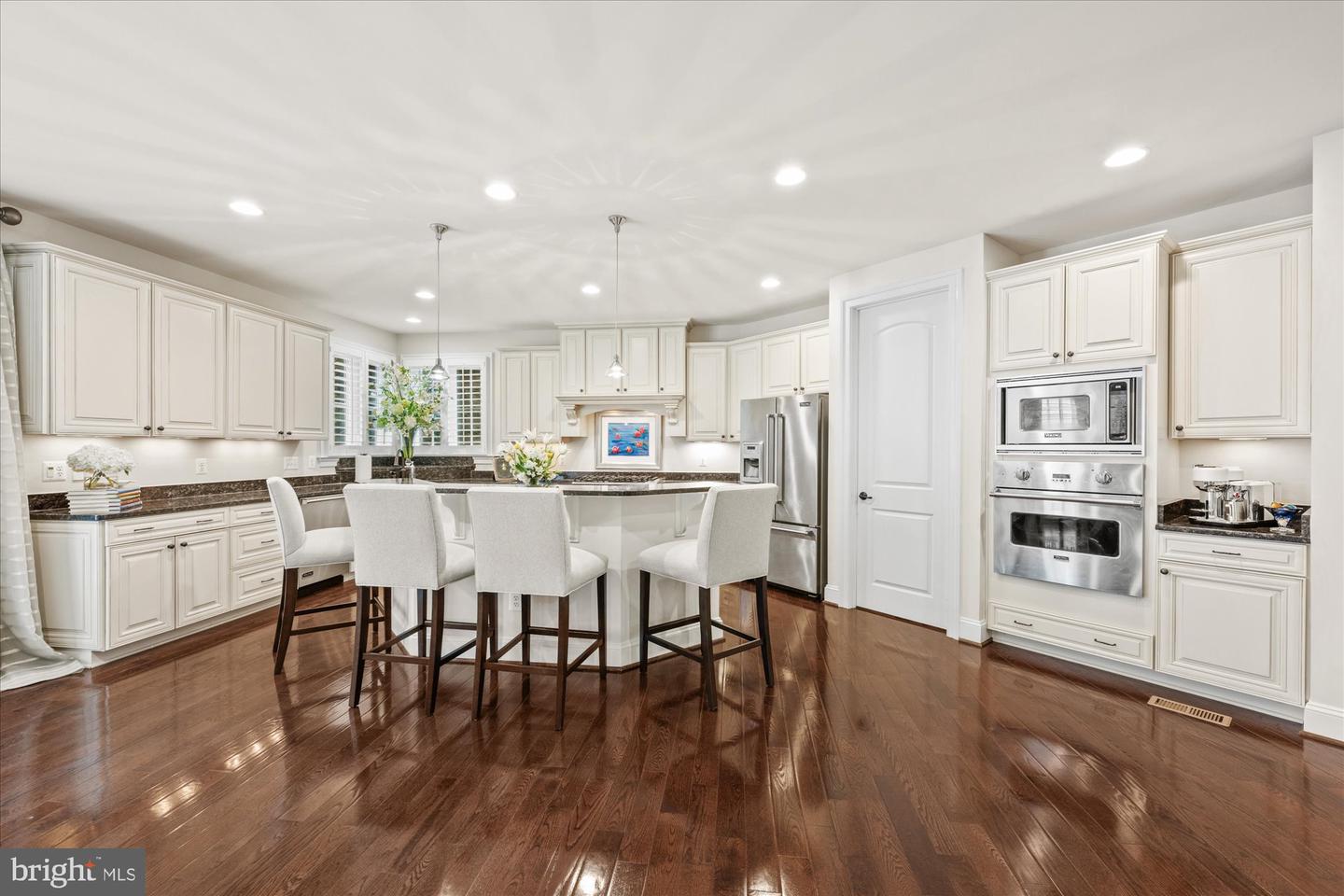 1678 HUNTING CREST WAY, VIENNA, Virginia 22182, 4 Bedrooms Bedrooms, ,5 BathroomsBathrooms,Residential,For sale,1678 HUNTING CREST WAY,VAFX2255106 MLS # VAFX2255106