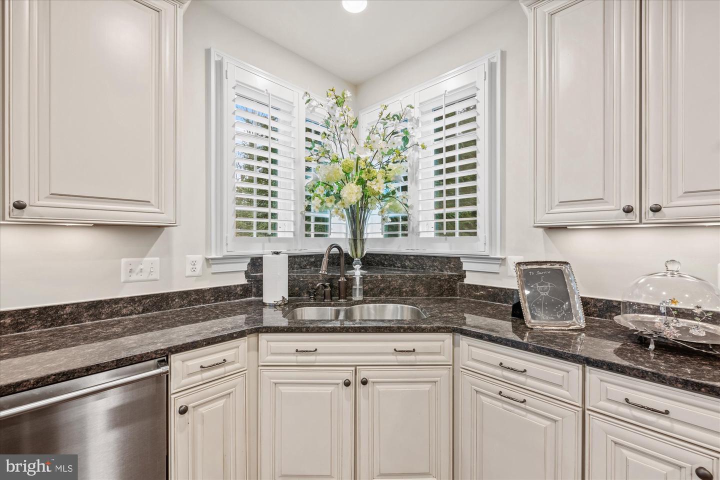 1678 HUNTING CREST WAY, VIENNA, Virginia 22182, 4 Bedrooms Bedrooms, ,5 BathroomsBathrooms,Residential,For sale,1678 HUNTING CREST WAY,VAFX2255106 MLS # VAFX2255106