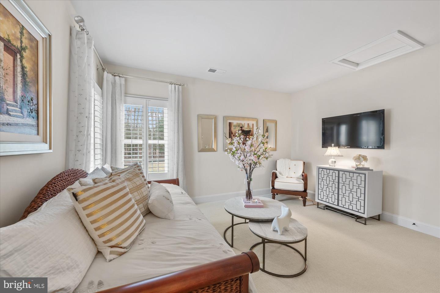 1678 HUNTING CREST WAY, VIENNA, Virginia 22182, 4 Bedrooms Bedrooms, ,5 BathroomsBathrooms,Residential,For sale,1678 HUNTING CREST WAY,VAFX2255106 MLS # VAFX2255106