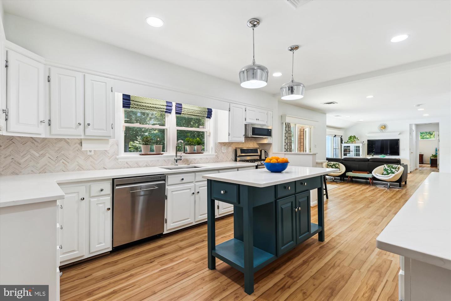 6916 PACIFIC LN, ANNANDALE, Virginia 22003, 4 Bedrooms Bedrooms, ,3 BathroomsBathrooms,Residential,For sale,6916 PACIFIC LN,VAFX2255168 MLS # VAFX2255168