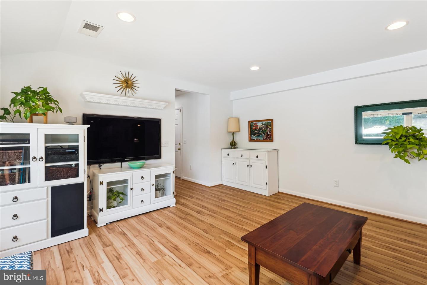 6916 PACIFIC LN, ANNANDALE, Virginia 22003, 4 Bedrooms Bedrooms, ,3 BathroomsBathrooms,Residential,For sale,6916 PACIFIC LN,VAFX2255168 MLS # VAFX2255168