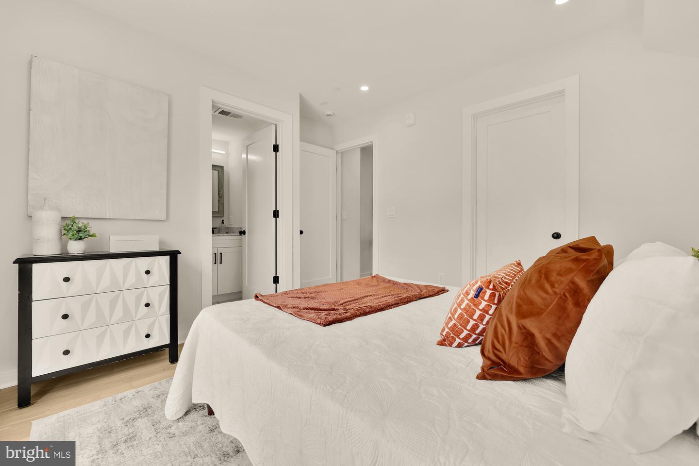 2610 41ST ST NW #5, WASHINGTON, District Of Columbia 20007, 2 Bedrooms Bedrooms, ,2 BathroomsBathrooms,Residential,For sale,2610 41ST ST NW #5,DCDC2210144 MLS # DCDC2210144