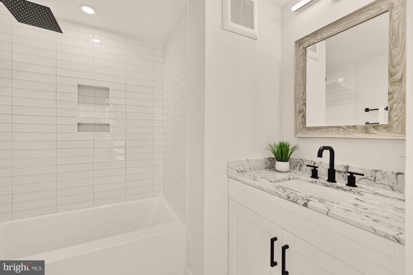2610 41ST ST NW #5, WASHINGTON, District Of Columbia 20007, 2 Bedrooms Bedrooms, ,2 BathroomsBathrooms,Residential,For sale,2610 41ST ST NW #5,DCDC2210144 MLS # DCDC2210144