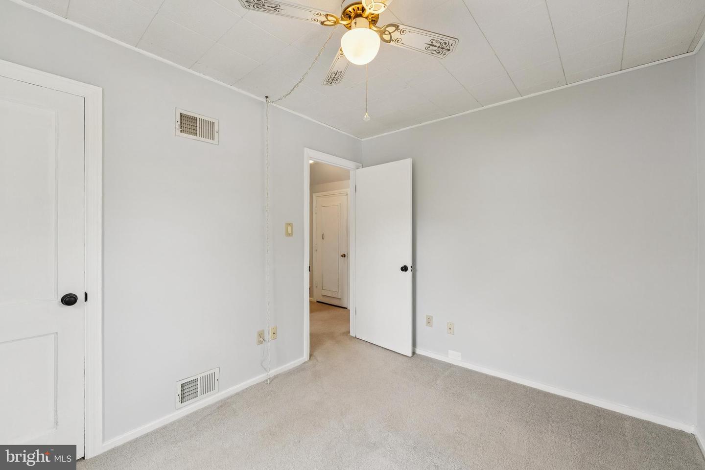 6729 WILLIAMS DR, ALEXANDRIA, Virginia 22307, 4 Bedrooms Bedrooms, 7 Rooms Rooms,1 BathroomBathrooms,Residential,For sale,6729 WILLIAMS DR,VAFX2255316 MLS # VAFX2255316