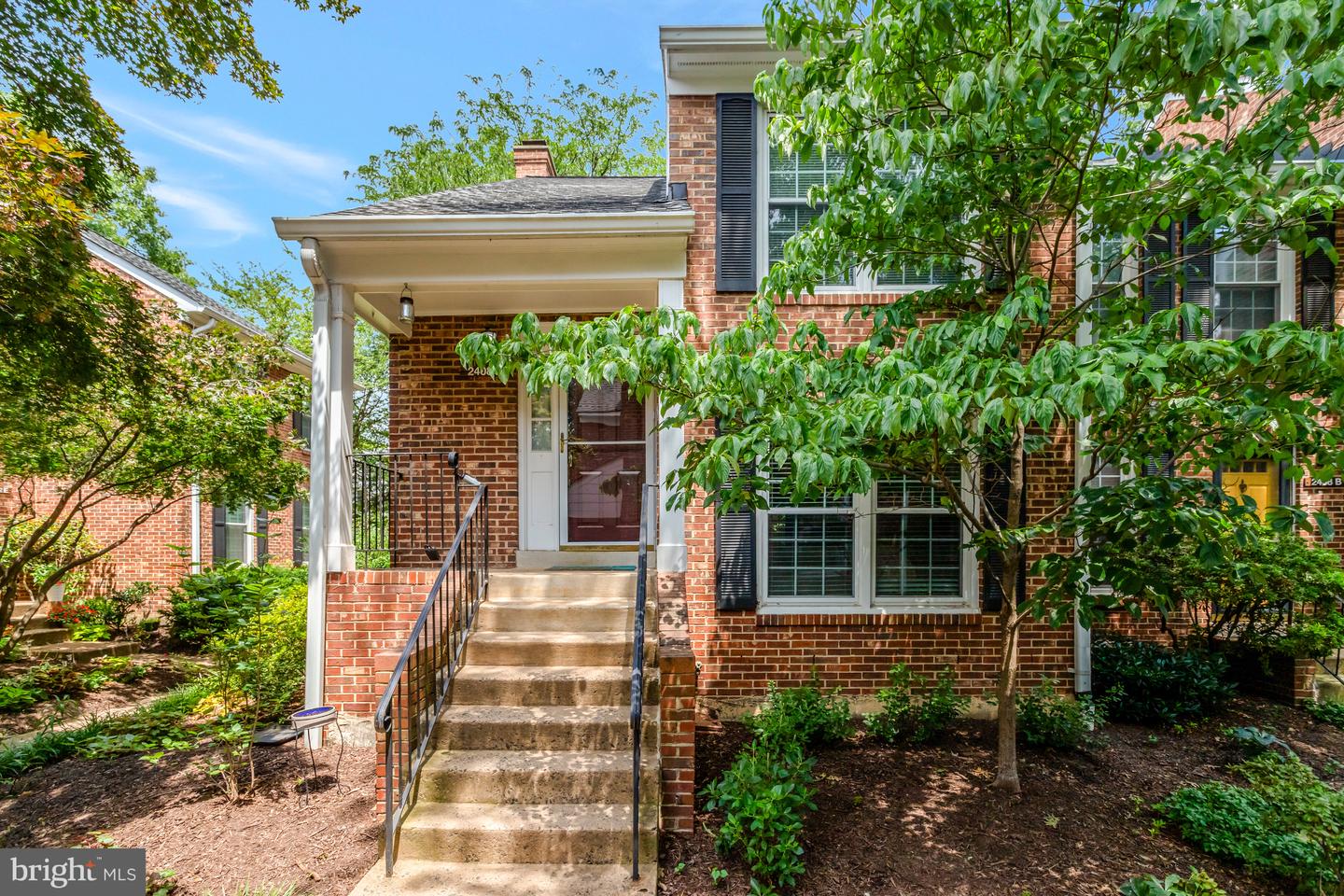 2408-A S WALTER REED DR S #1, ARLINGTON, Virginia 22206, 3 Bedrooms Bedrooms, ,2 BathroomsBathrooms,Residential,For sale,2408-A S WALTER REED DR S #1,VAAR2060674 MLS # VAAR2060674