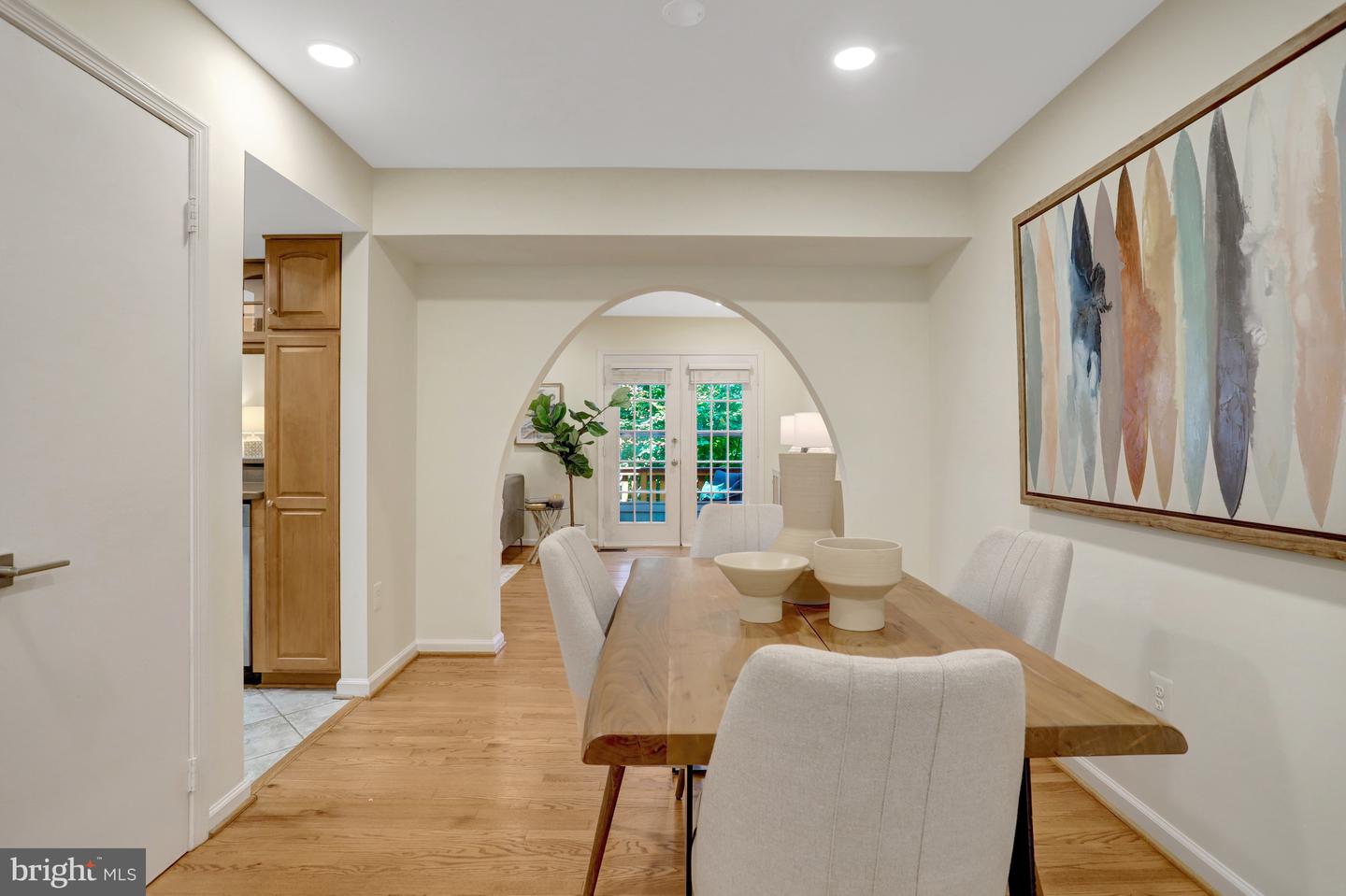 2408-A S WALTER REED DR S #1, ARLINGTON, Virginia 22206, 3 Bedrooms Bedrooms, ,2 BathroomsBathrooms,Residential,For sale,2408-A S WALTER REED DR S #1,VAAR2060674 MLS # VAAR2060674